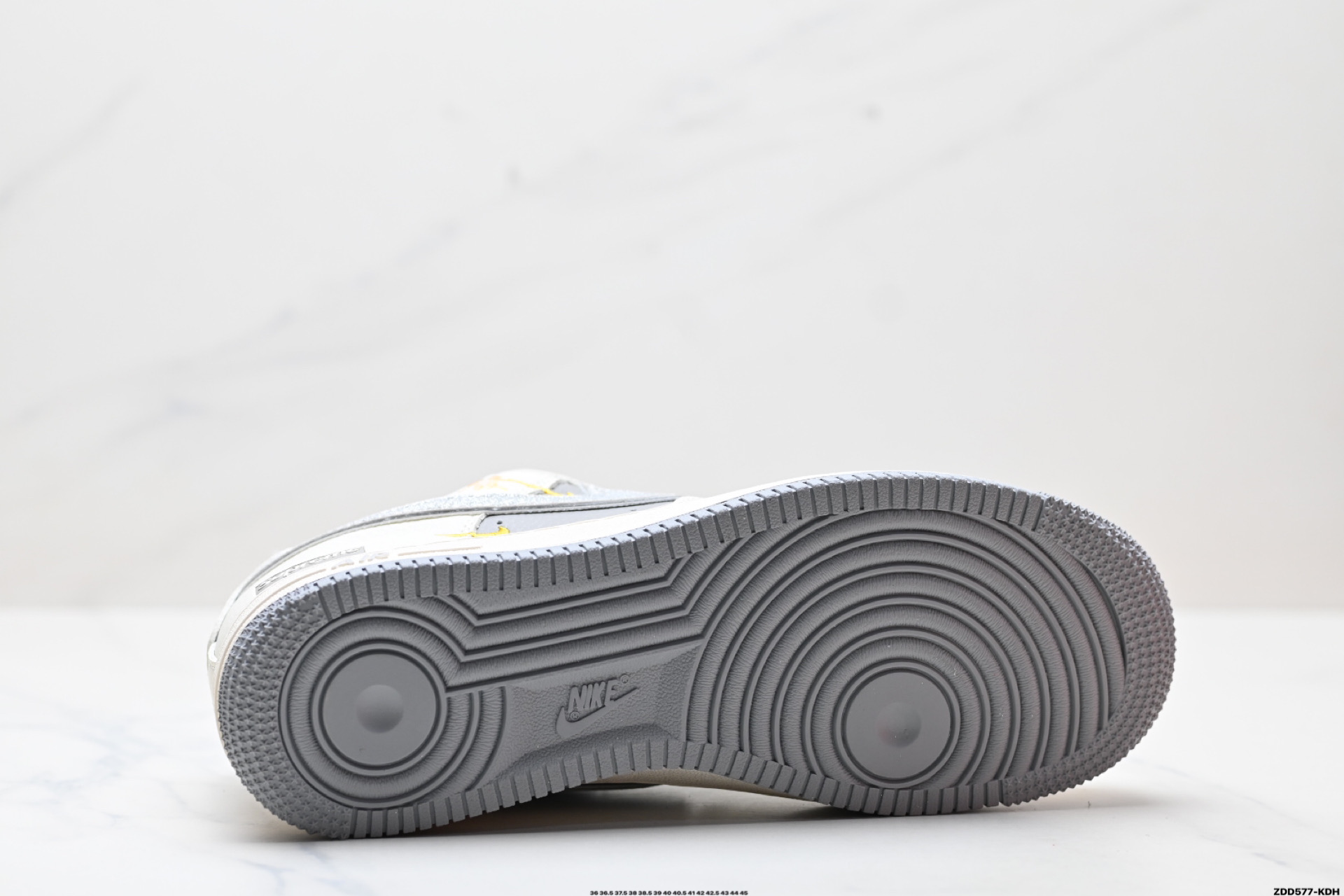 240 NIKE AIR FORCE 1‘07 LV8  QY6818-603