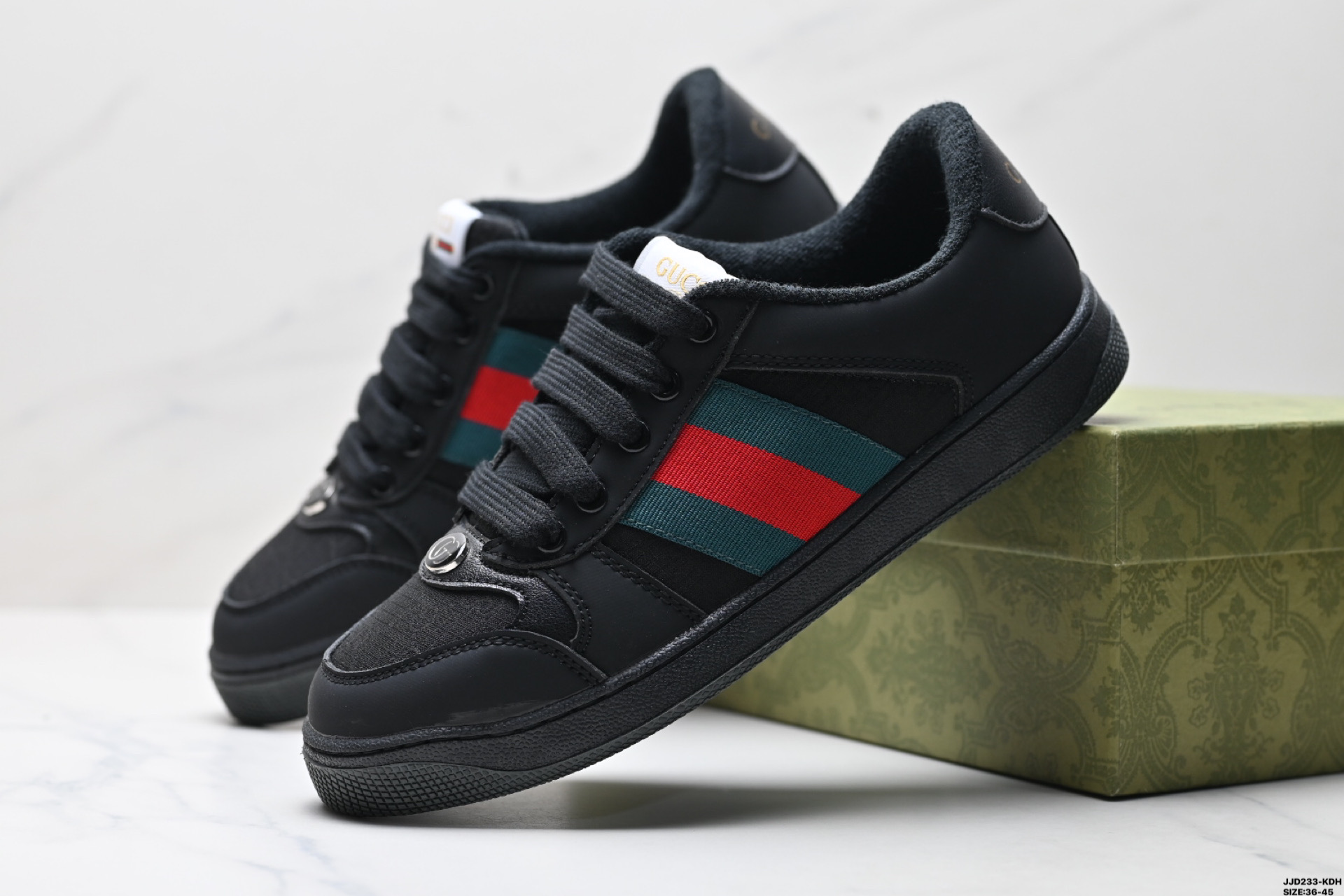 Gucci Screener Zapatillas Clásicas de Cuero Negro con Detalles Distintivos 9 i1743959376961 6526 0 7
