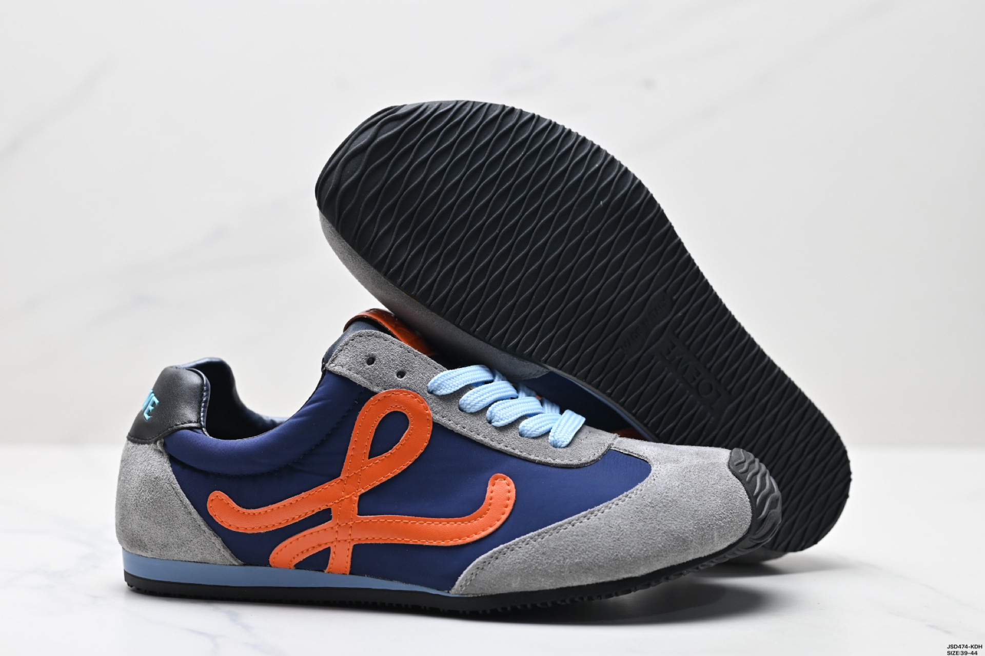210 LOEWE罗意威 Ballet Runner 2.0小牛皮 圆头系带 低帮 生活休闲鞋