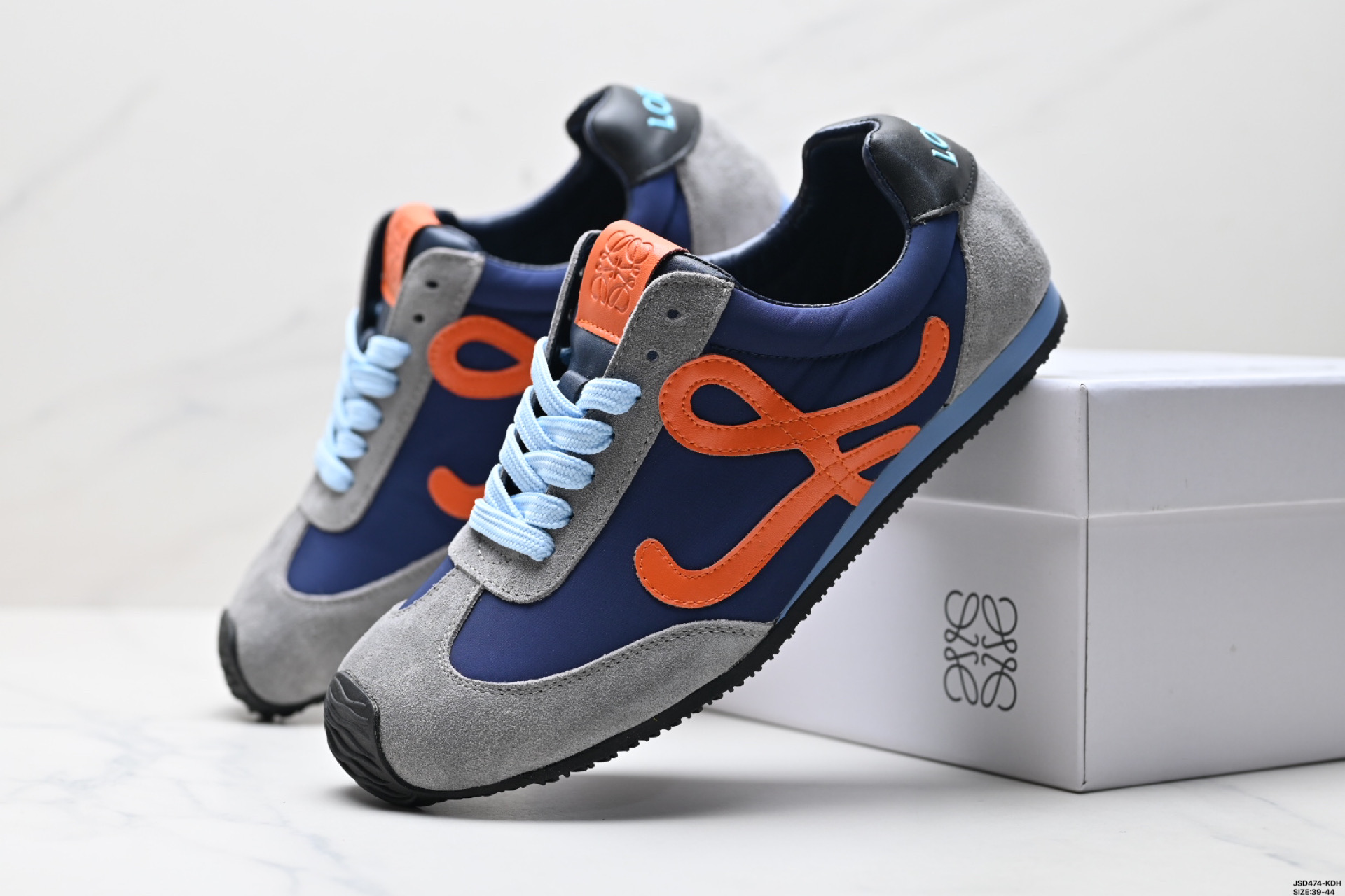 210 LOEWE罗意威 Ballet Runner 2.0小牛皮 圆头系带 低帮 生活休闲鞋