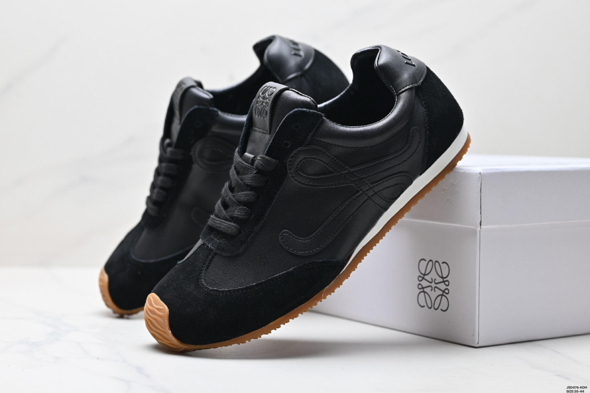210 LOEWE罗意威 Ballet Runner 2.0小牛皮 圆头系带 低帮 生活休闲鞋