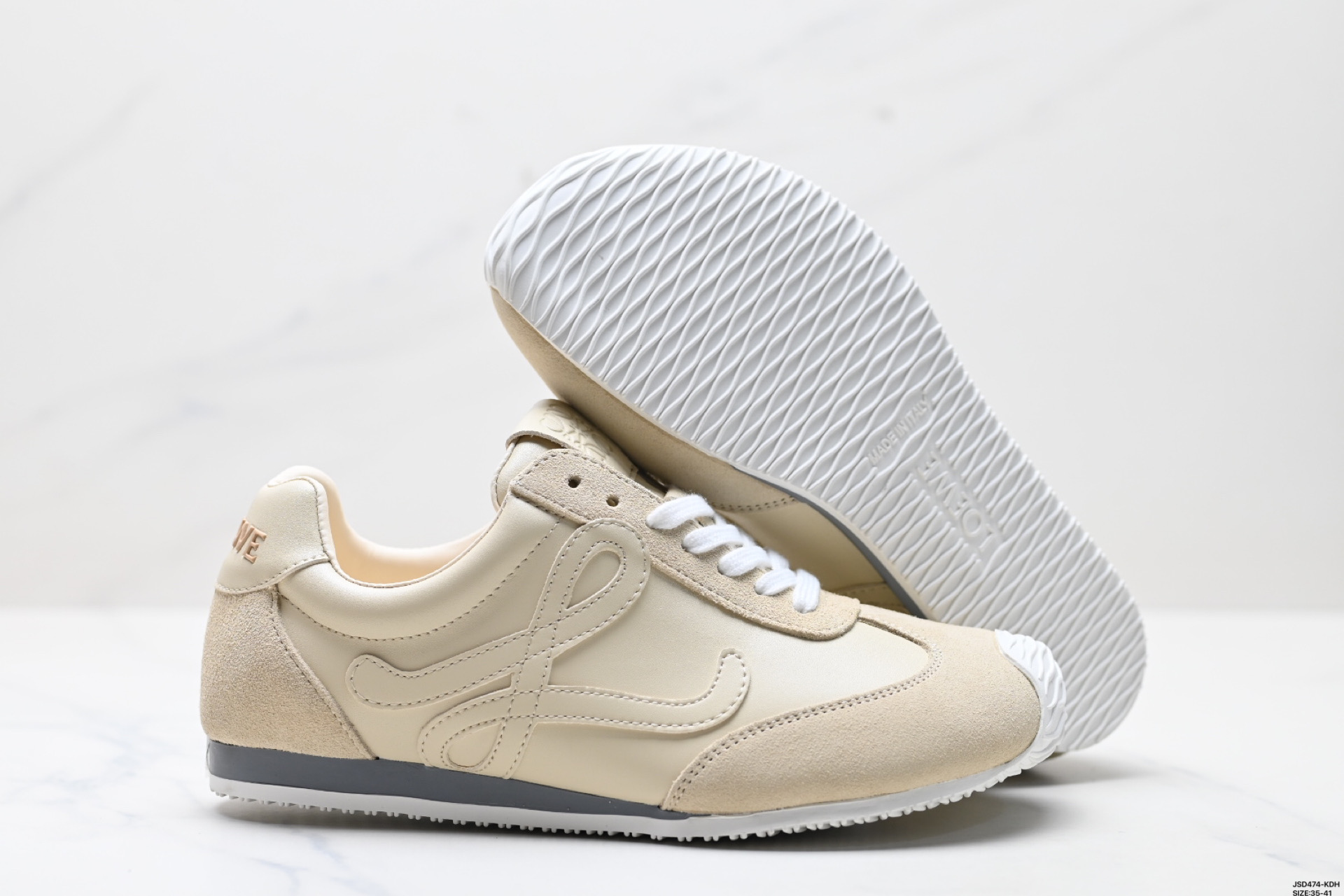 210 LOEWE罗意威 Ballet Runner 2.0小牛皮 圆头系带 低帮 生活休闲鞋