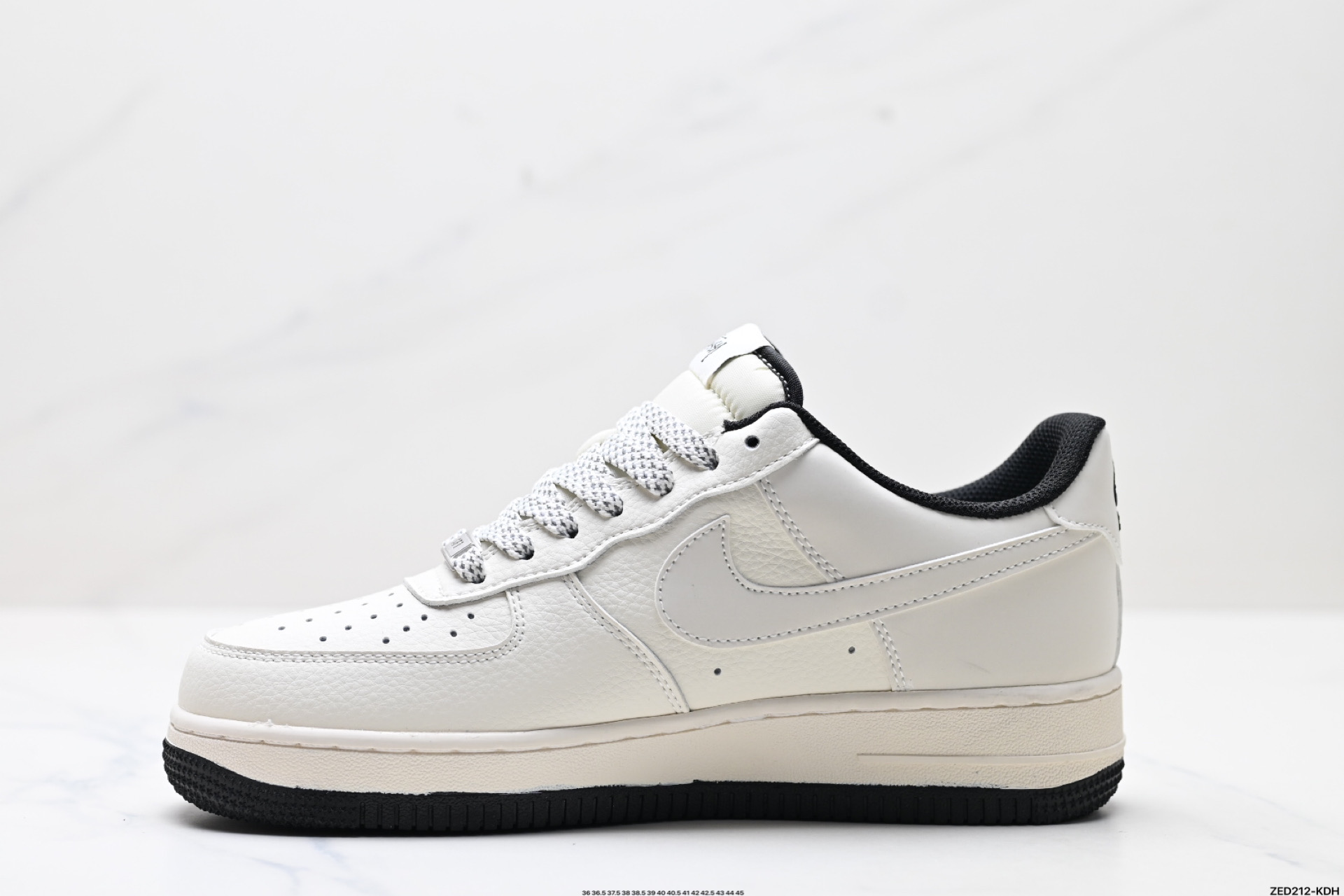270 NIKE AIR FORCE 1‘07 LV8  XZ6188-713