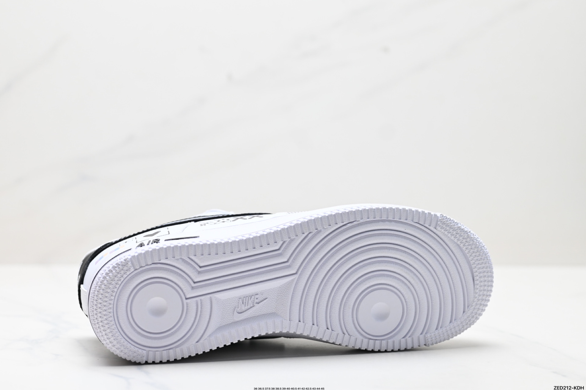 270 NIKE AIR FORCE 1‘07  ZH0316-068