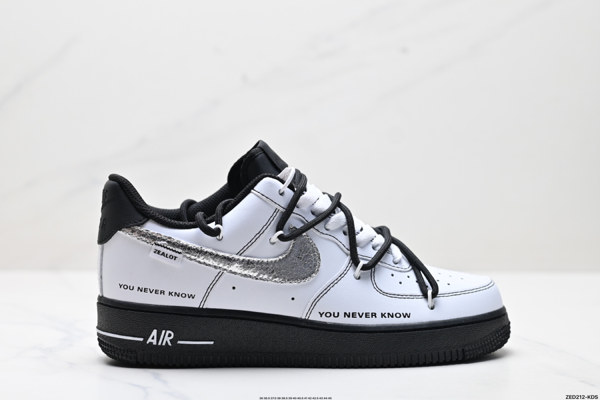 270 NIKE AIR FORCE 1‘07 LV8   ZH0316-066