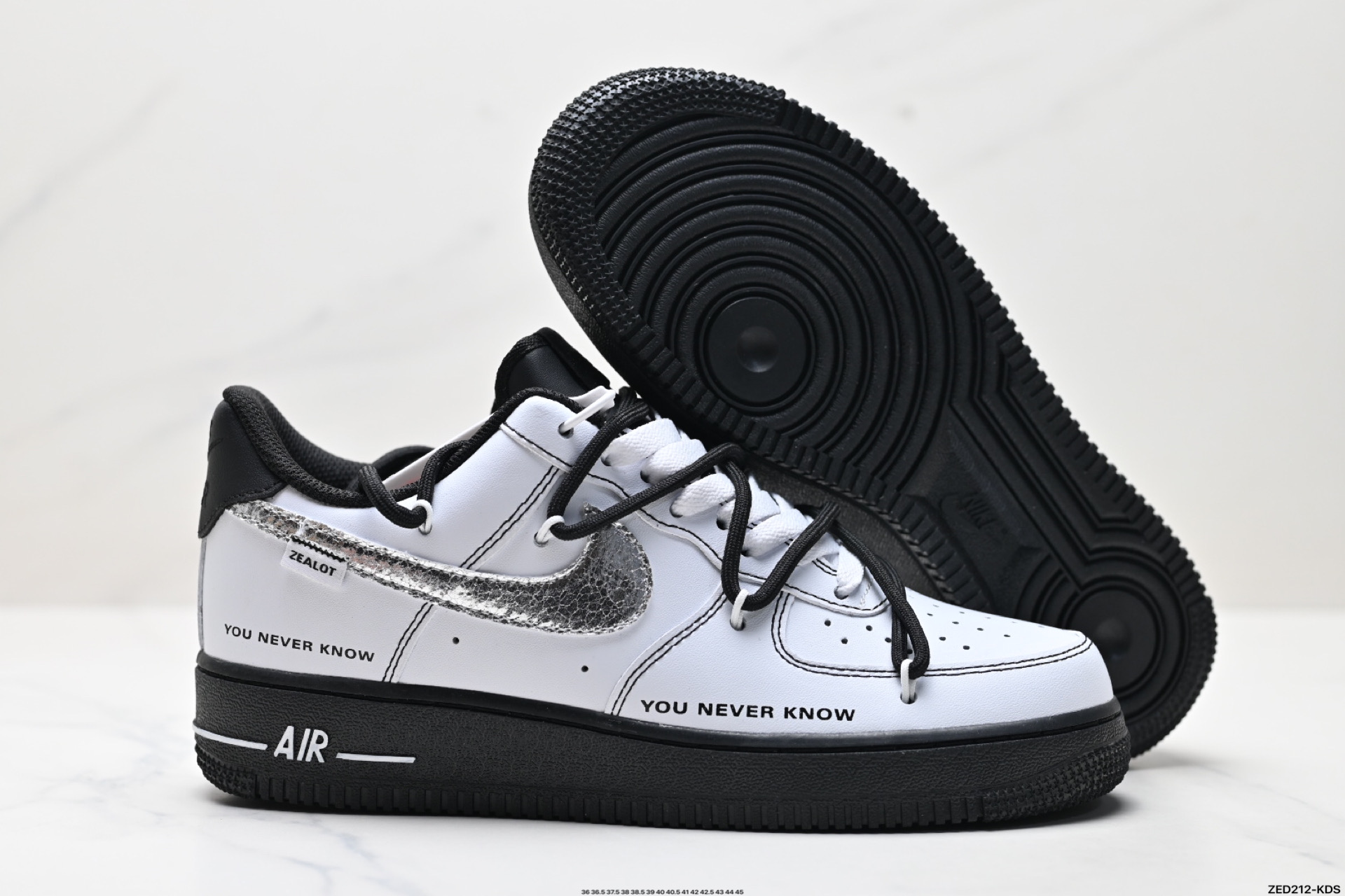 270 NIKE AIR FORCE 1‘07 LV8   ZH0316-066
