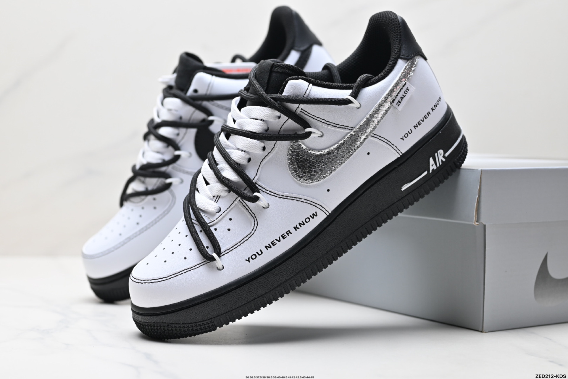 270 NIKE AIR FORCE 1‘07 LV8   ZH0316-066