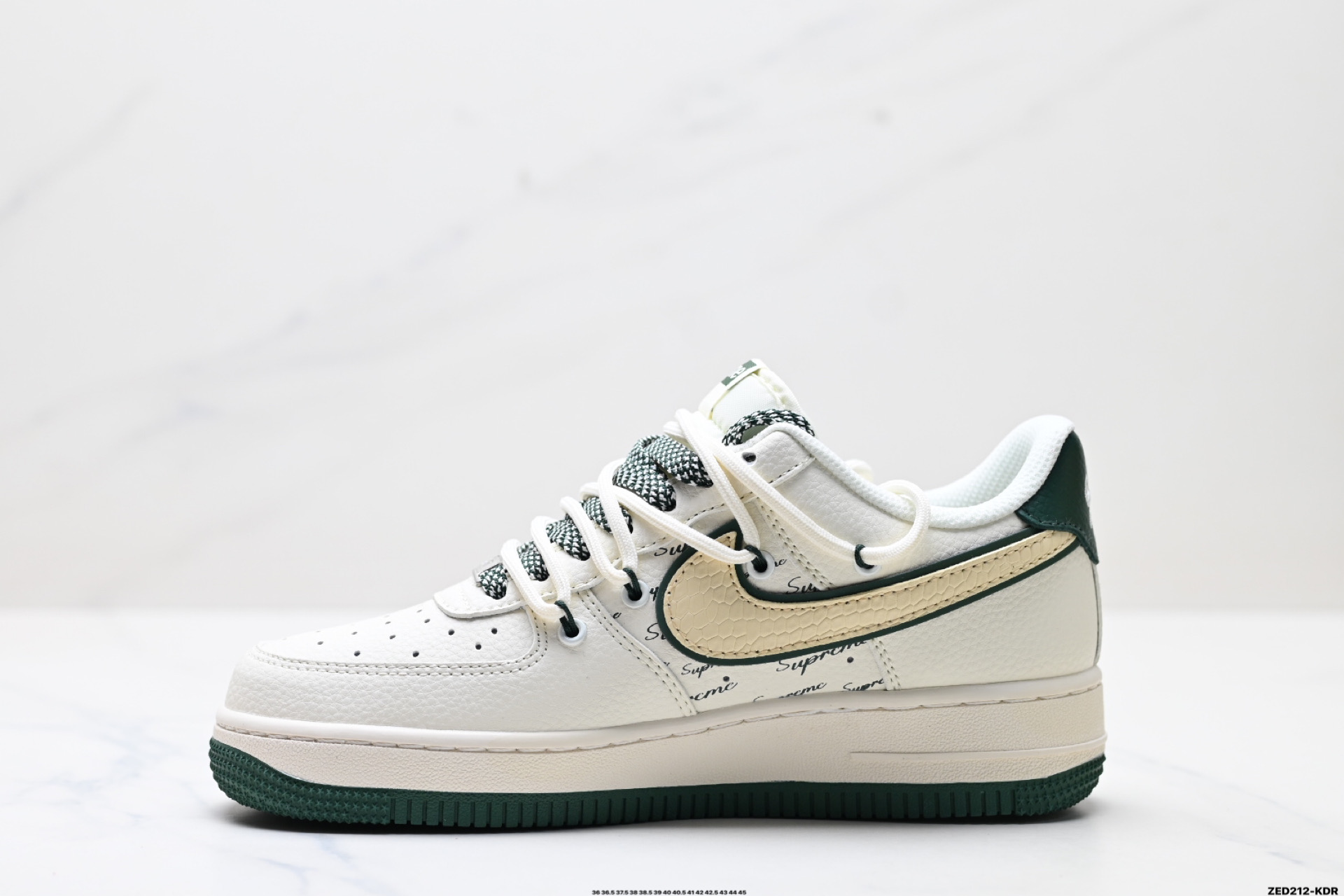 270 NIKE AIR FORCE 1‘07 LV8  DM6868-057