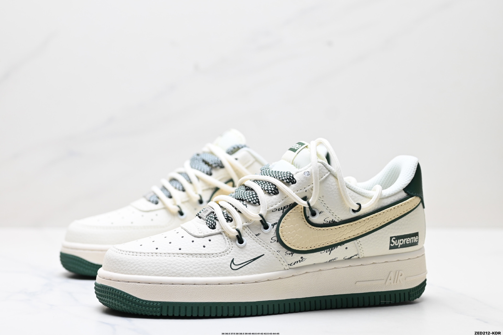 270 NIKE AIR FORCE 1‘07 LV8  DM6868-057