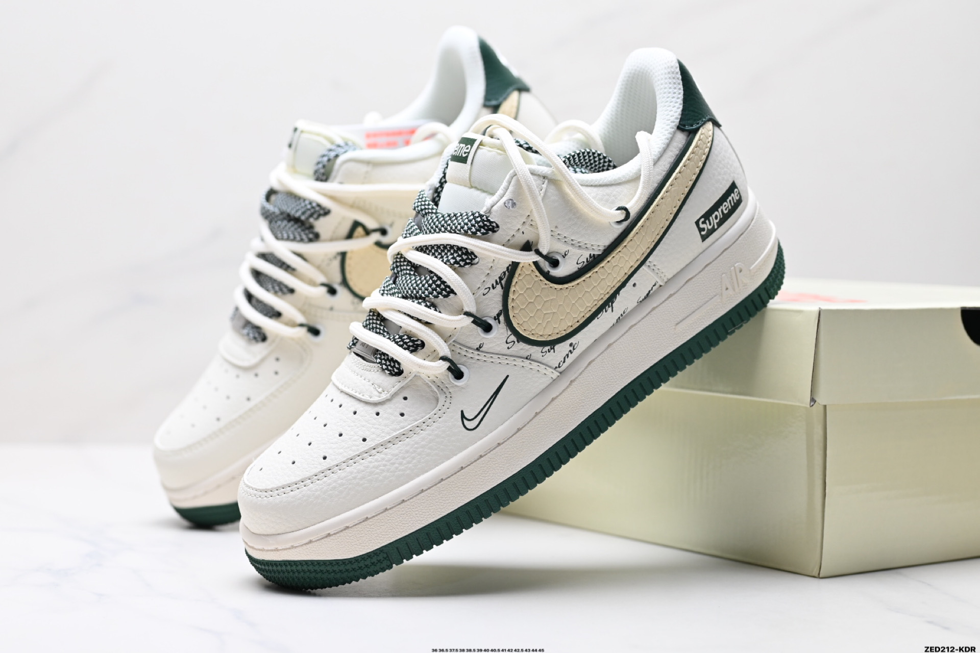 270 NIKE AIR FORCE 1‘07 LV8  DM6868-057