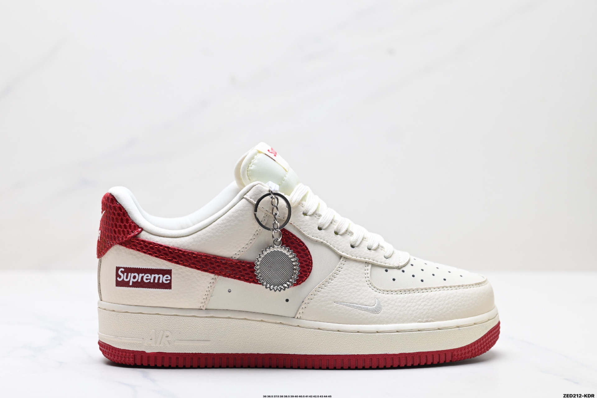 270 NIKE AIR FORCE 1‘07 LV8   DF0188-040