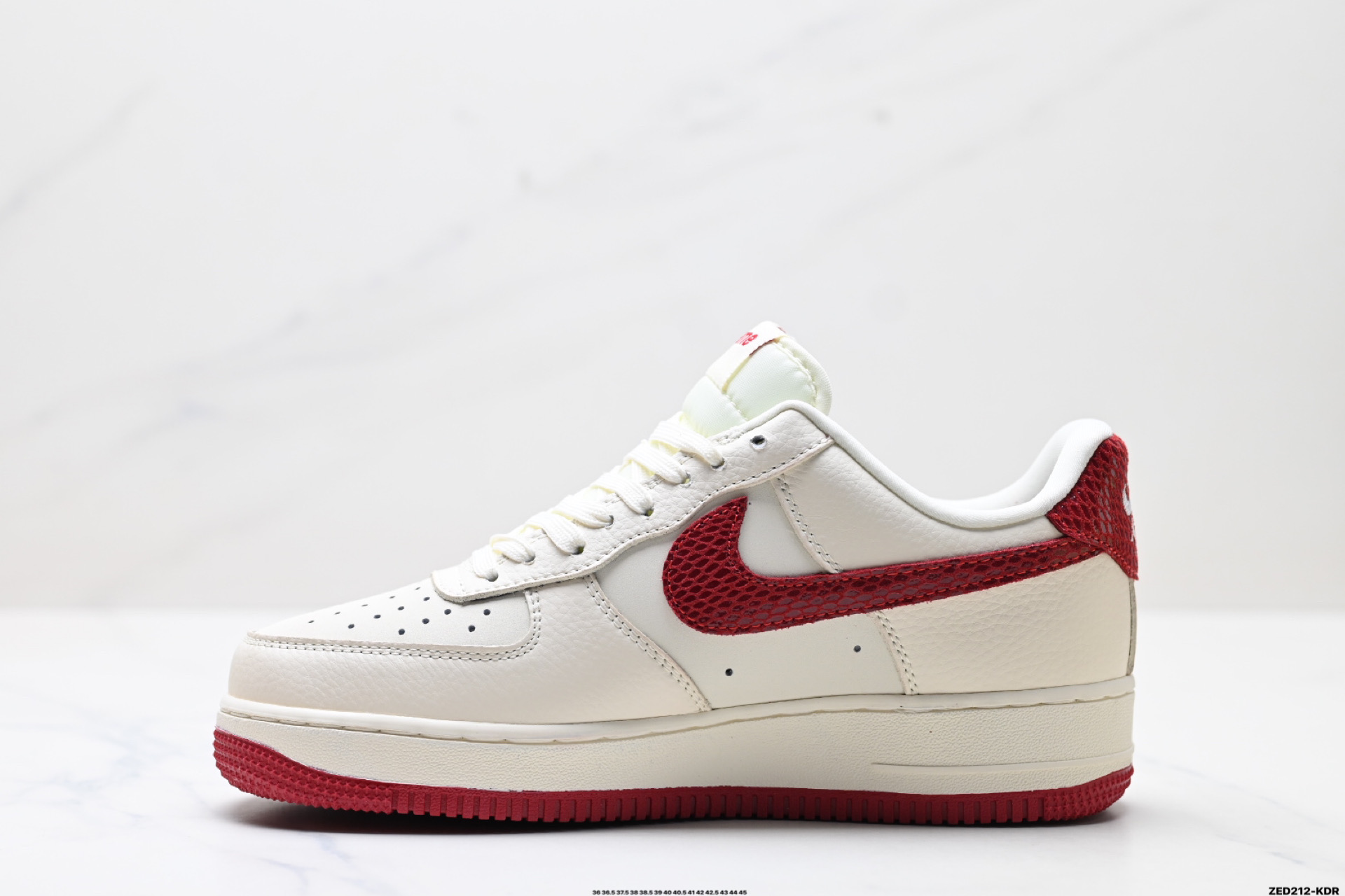 270 NIKE AIR FORCE 1‘07 LV8   DF0188-040