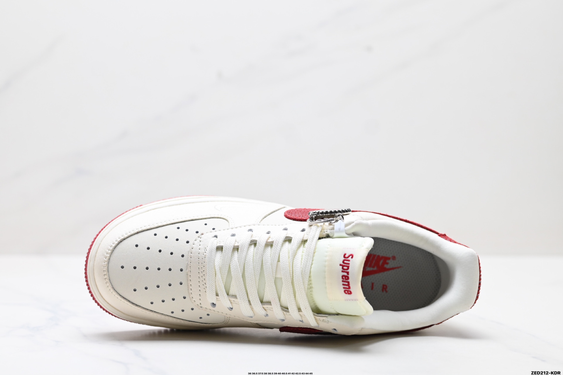 270 NIKE AIR FORCE 1‘07 LV8   DF0188-040