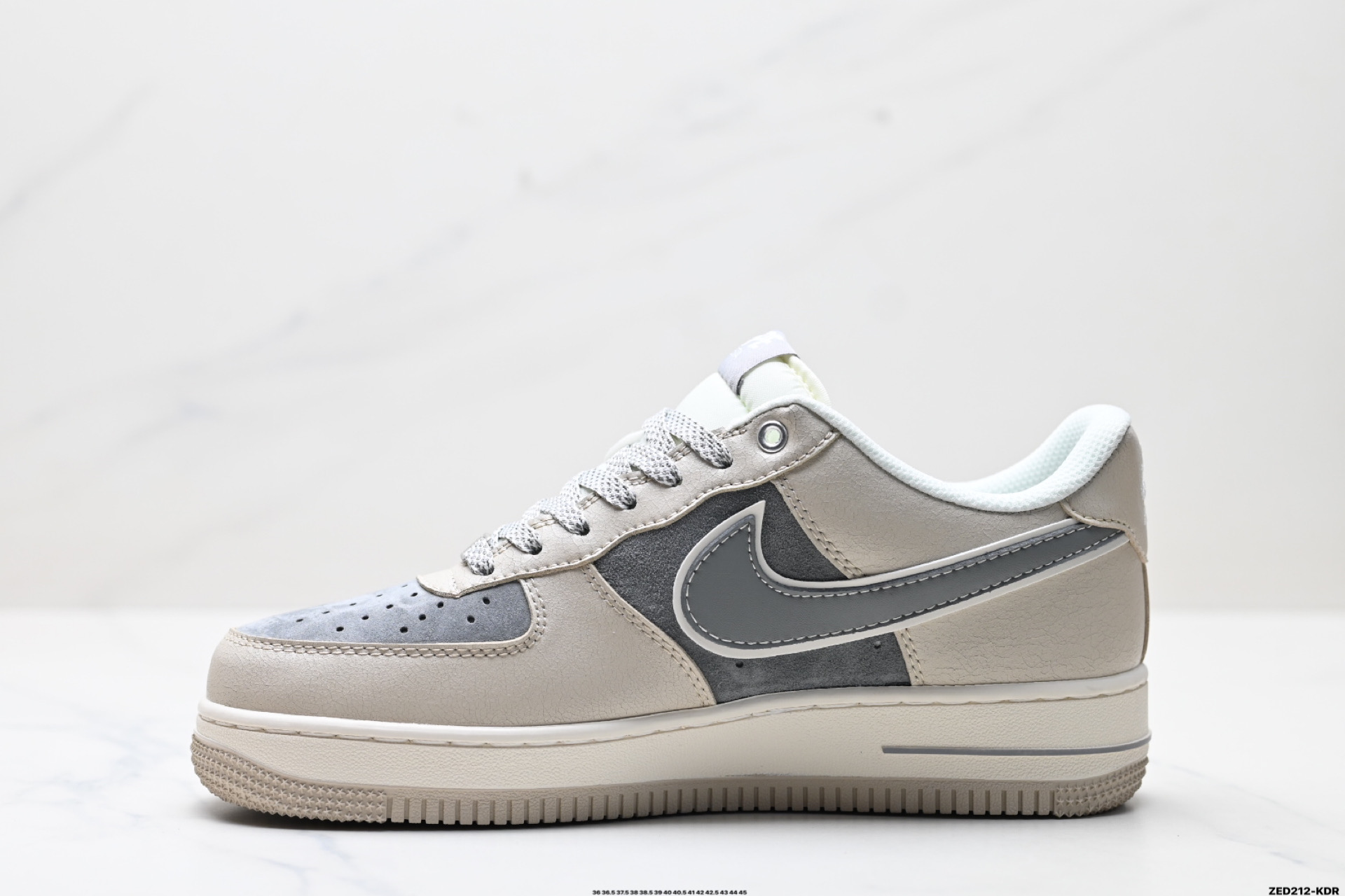 270 NIKE AIR FORCE 1‘07 LV8   SJ6698-023