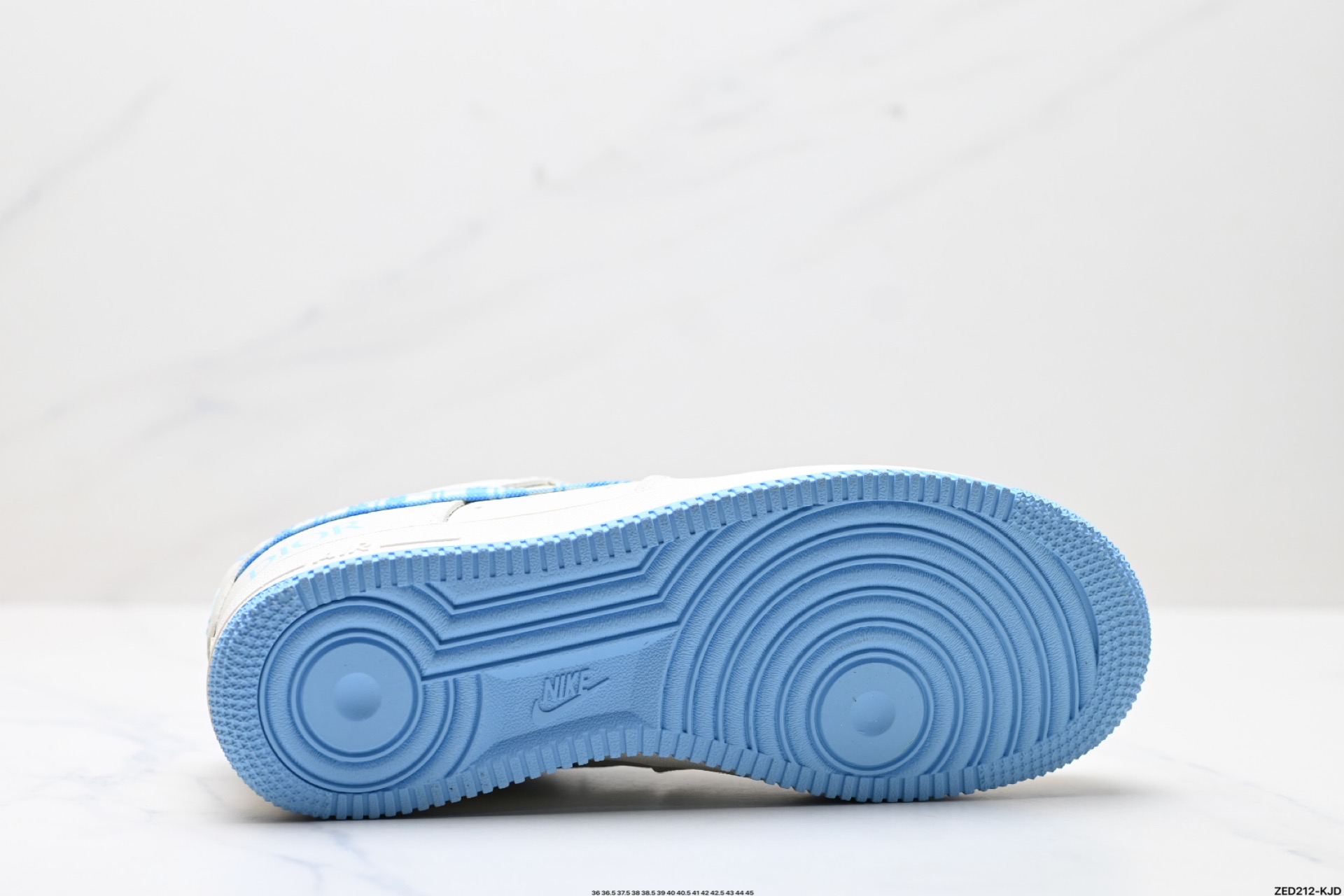 270 NIKE AIR FORCE 1‘07  KK1988-072