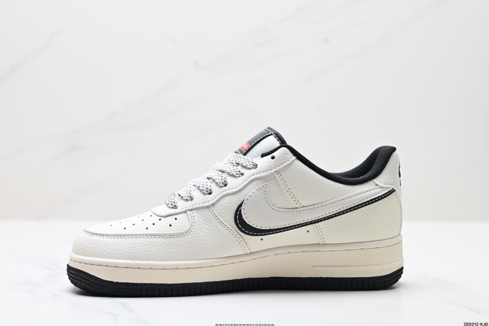 270 NIKE AIR FORCE 1‘07 LV8   XS1958-545
