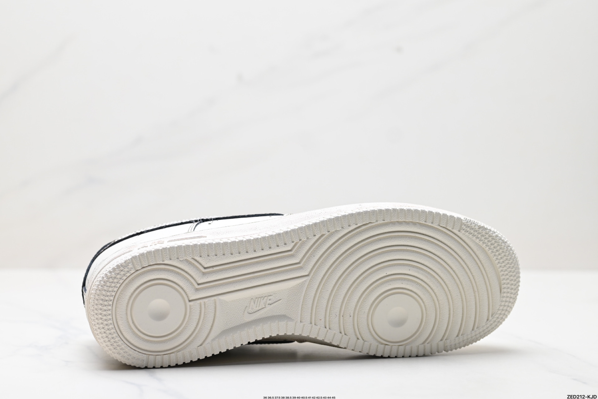 270 NIKE AIR FORCE 1‘07 LX   315221-333