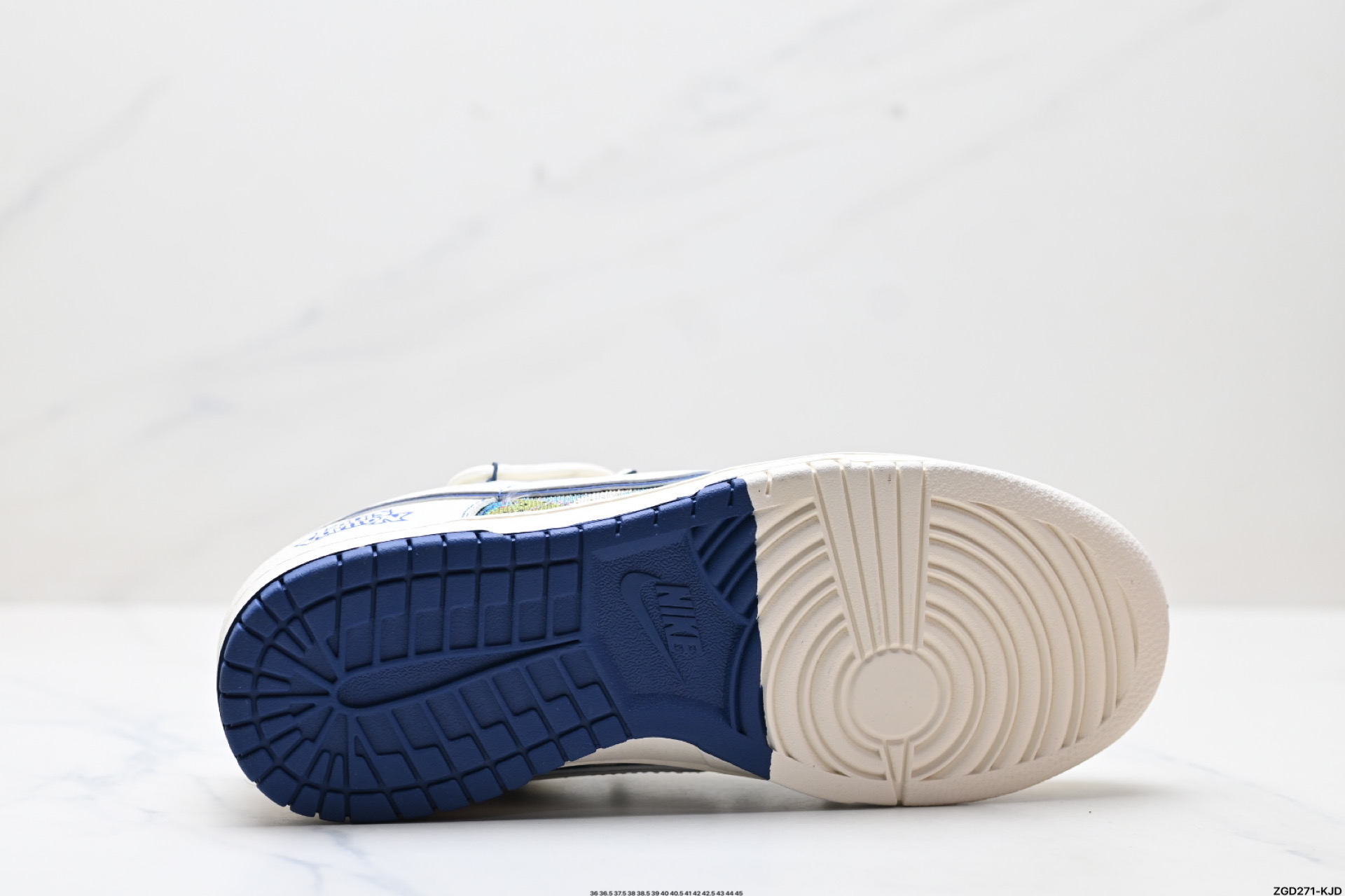 300 NK Dunk Low Retro “DIY高端定制” 低帮休闲运动板鞋  DM6868-077
