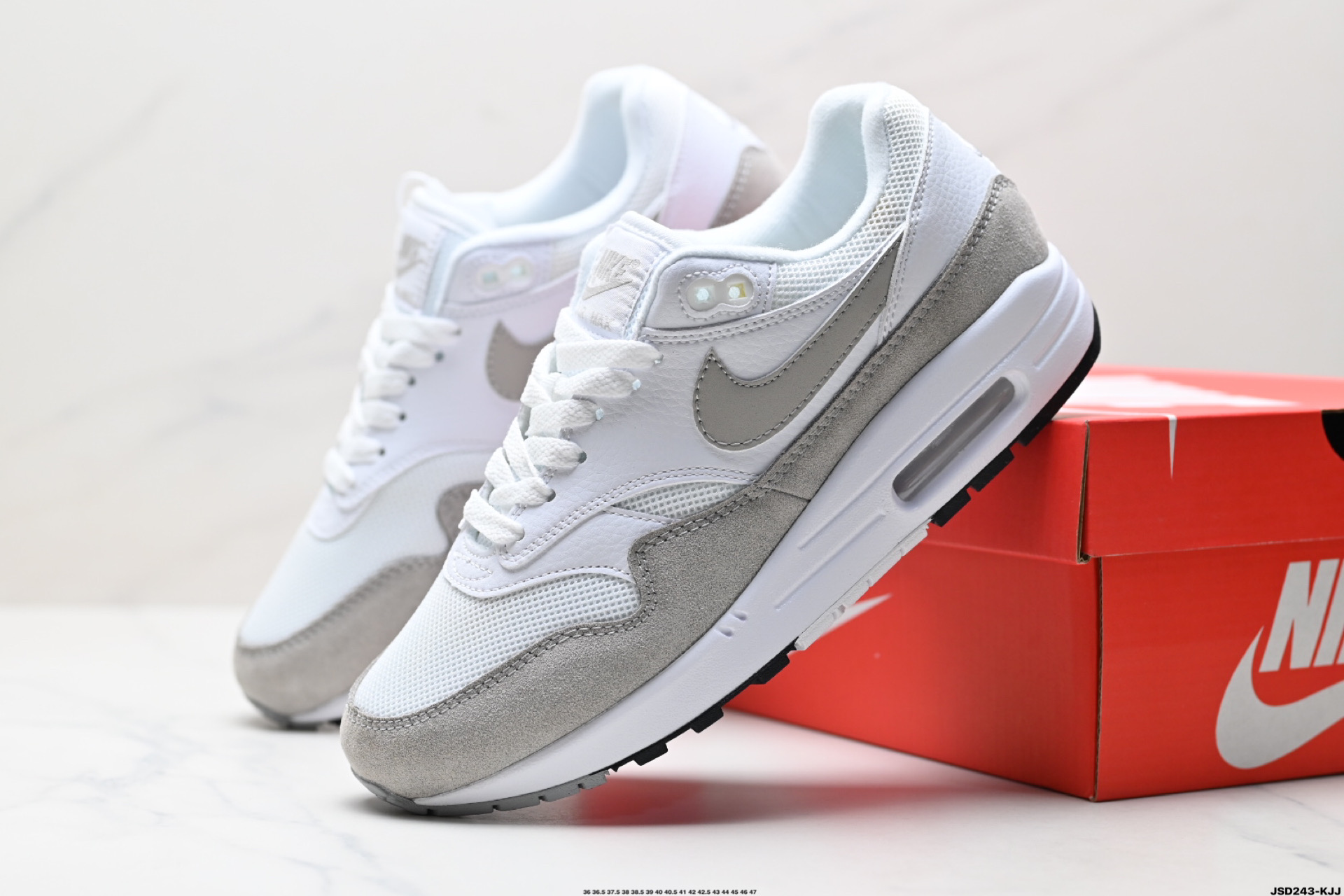 210 Nike Air Max 1 耐克气垫 缓震 耐磨运动鞋  AH8145-110