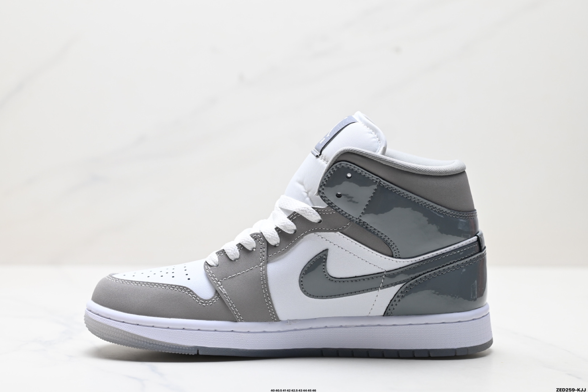 270 Nike Air Jordan 1 Retro Mid OG AJ1代迈克尔·乔丹中帮耐克经典复古百搭休闲文化运动篮球鞋   HF3216-100
