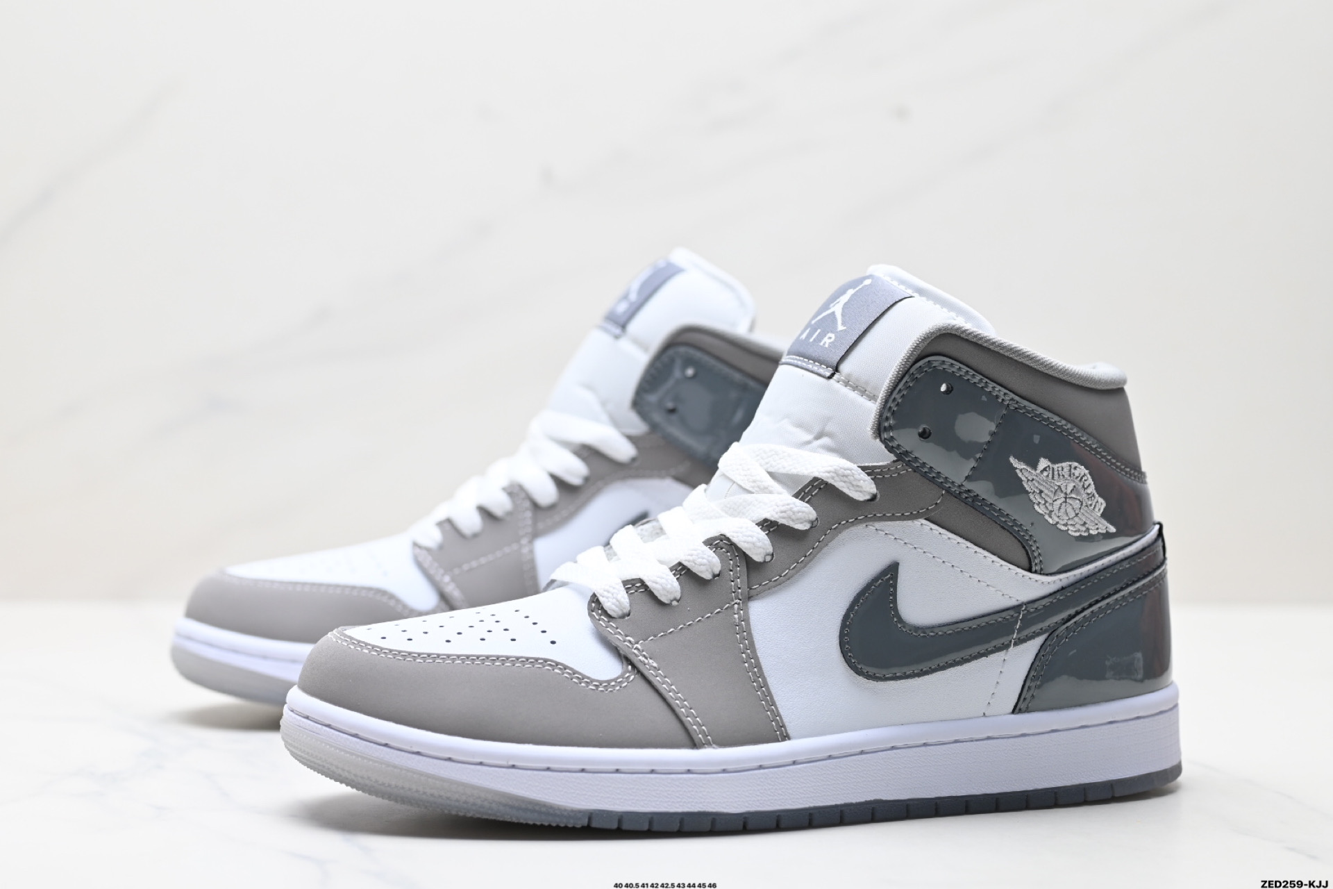 270 Nike Air Jordan 1 Retro Mid OG AJ1代迈克尔·乔丹中帮耐克经典复古百搭休闲文化运动篮球鞋   HF3216-100