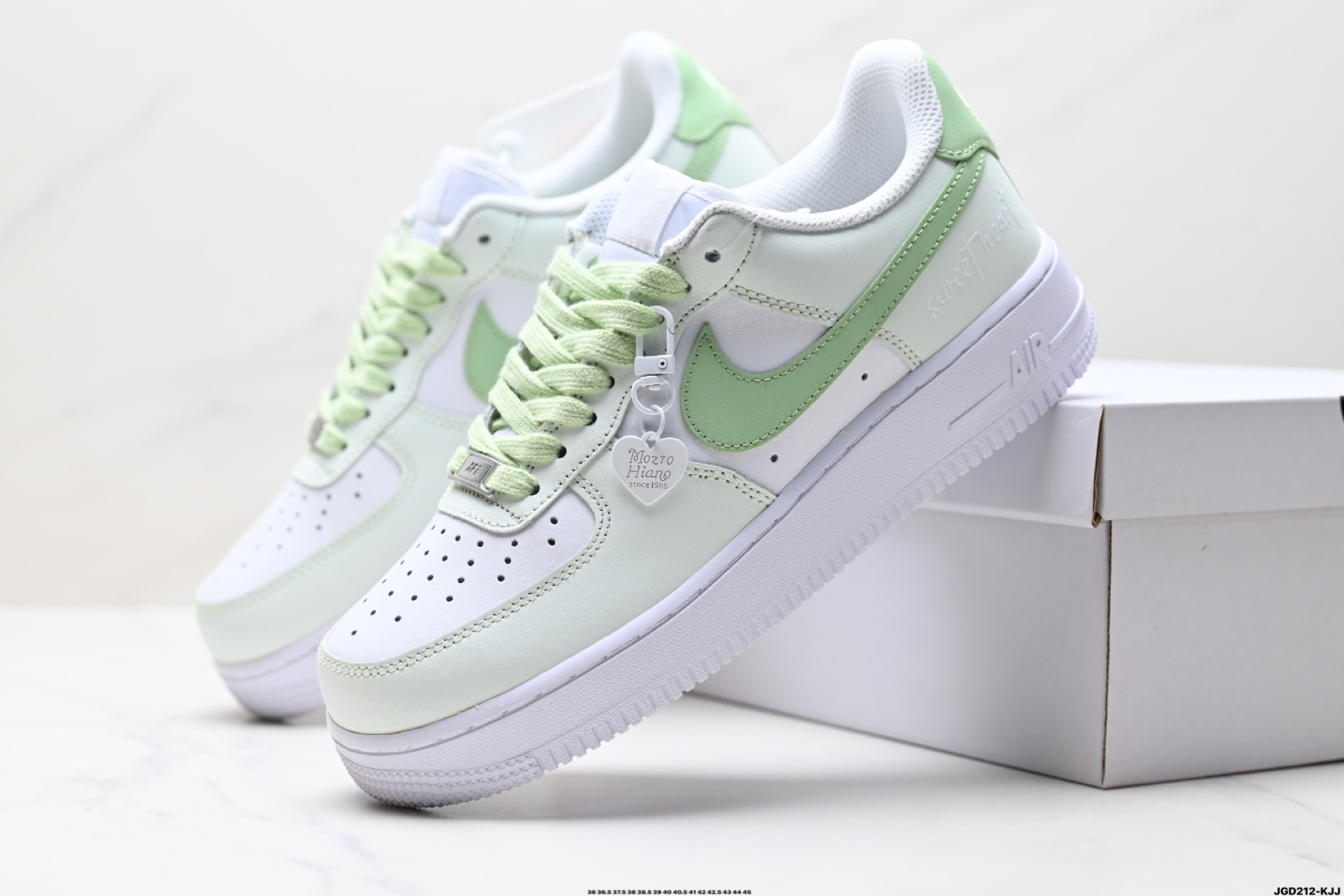 190 NIKE AIR FORCE 1‘07   DY8899-002