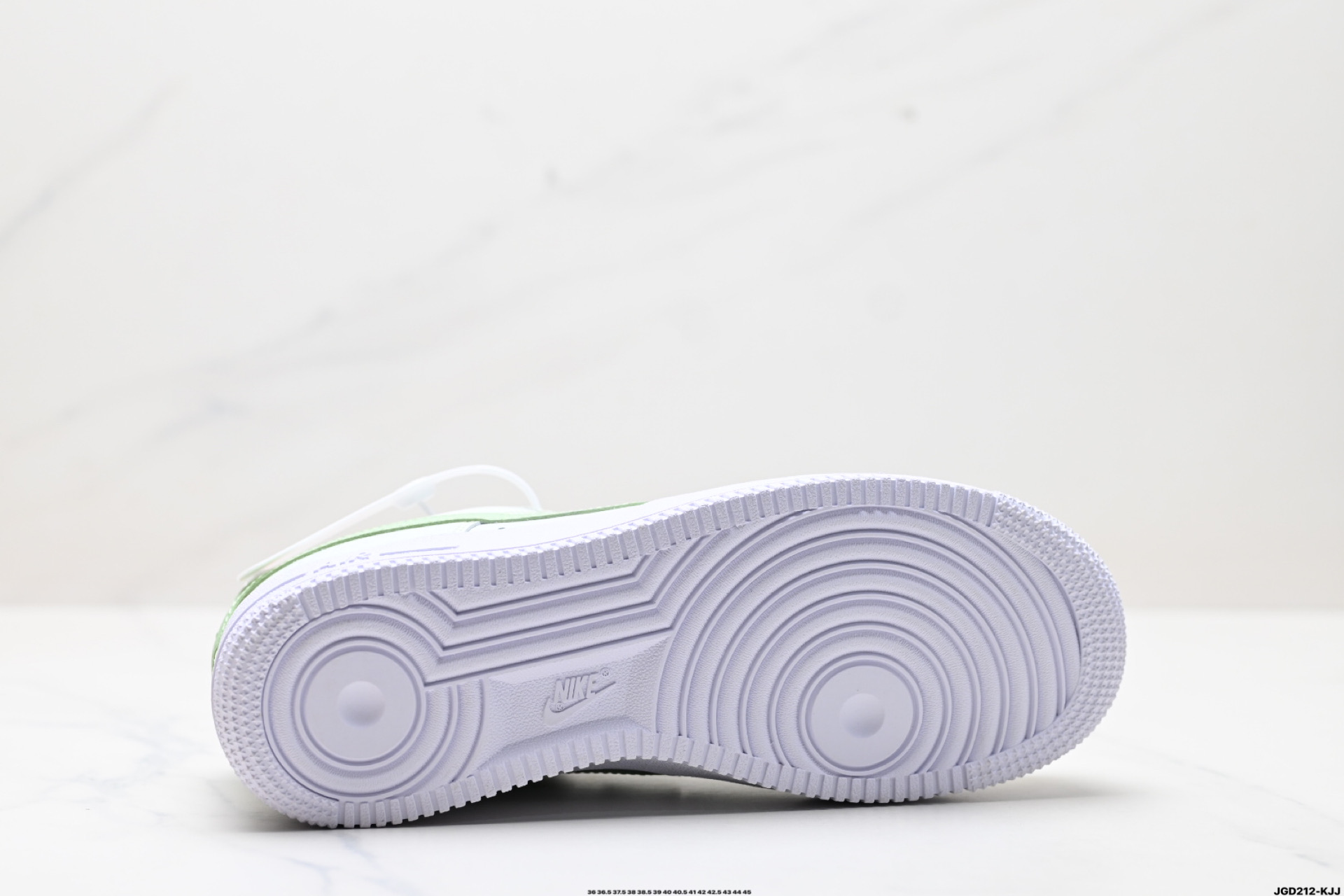 190 NIKE AIR FORCE 1‘07   DY8899-002