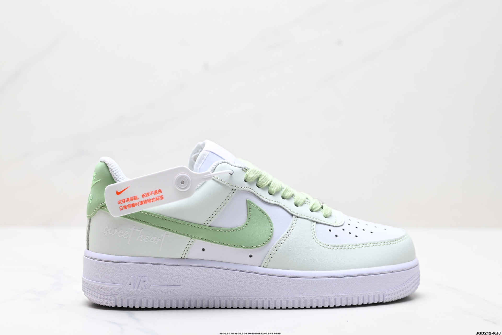 190 NIKE AIR FORCE 1‘07   DY8899-002