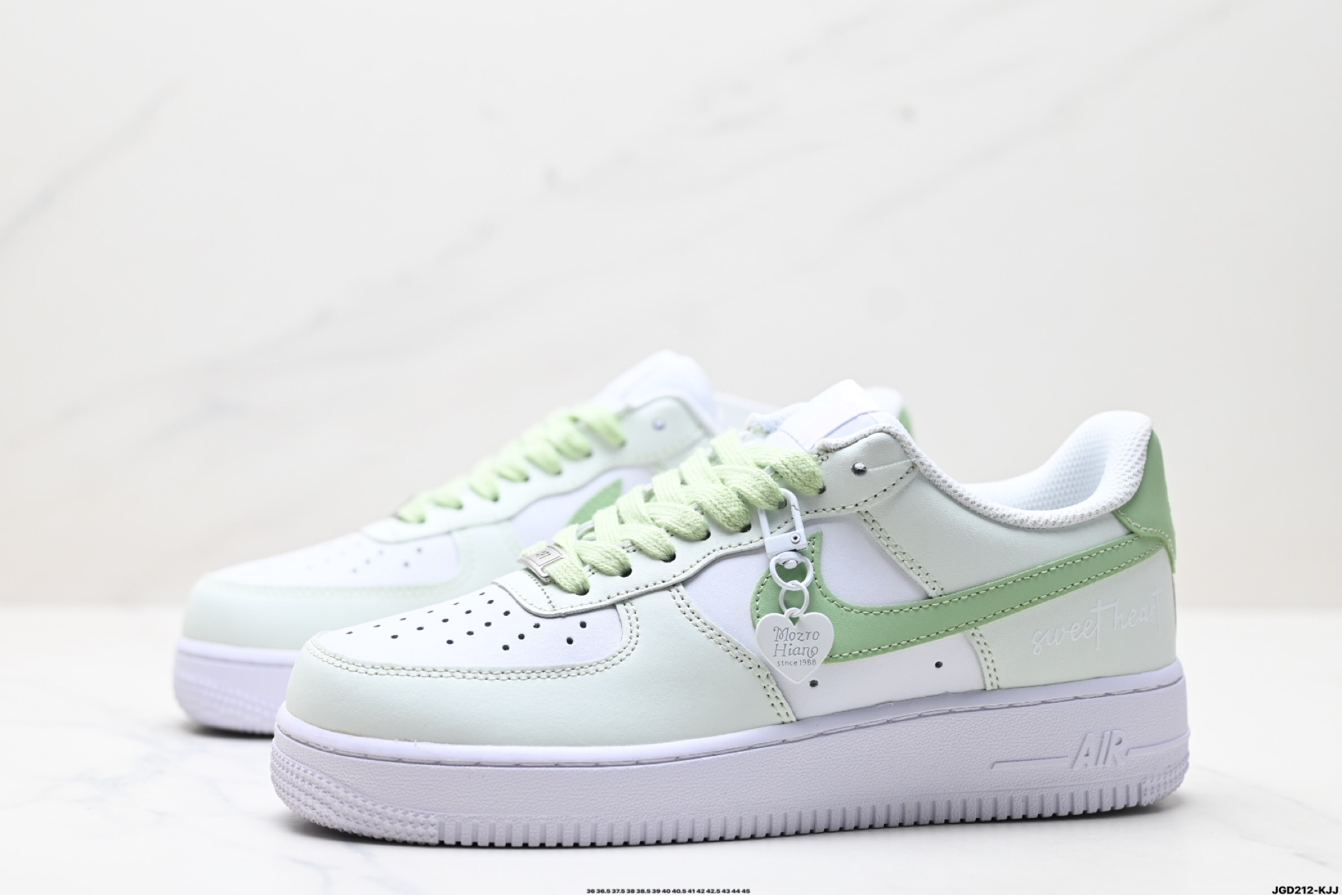 190 NIKE AIR FORCE 1‘07   DY8899-002