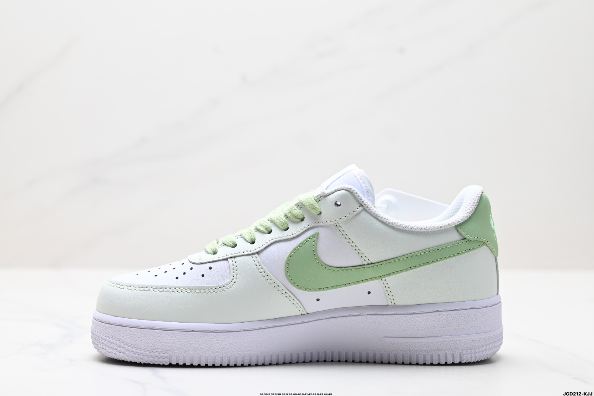 190 NIKE AIR FORCE 1‘07   DY8899-002