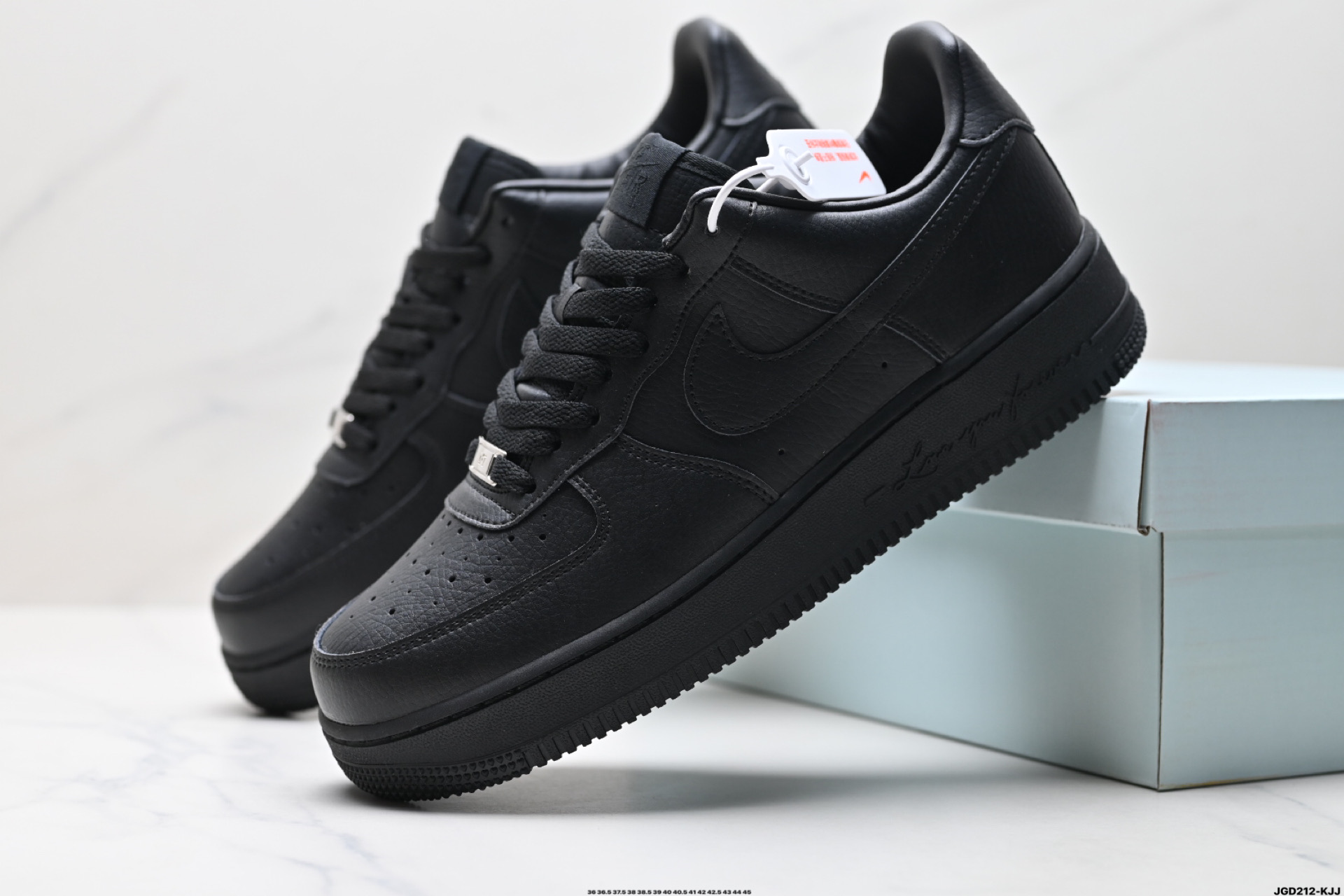 190 NIKE AIR FORCE 1‘07   CZ8065-001
