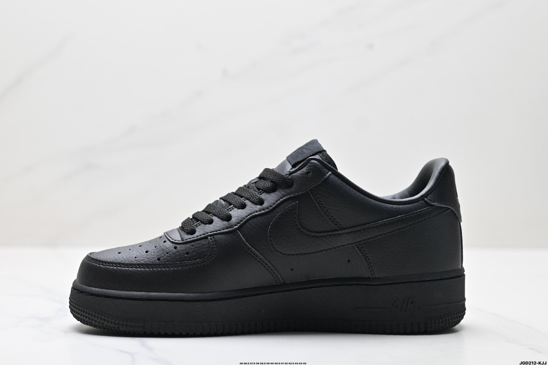 190 NIKE AIR FORCE 1‘07   CZ8065-001