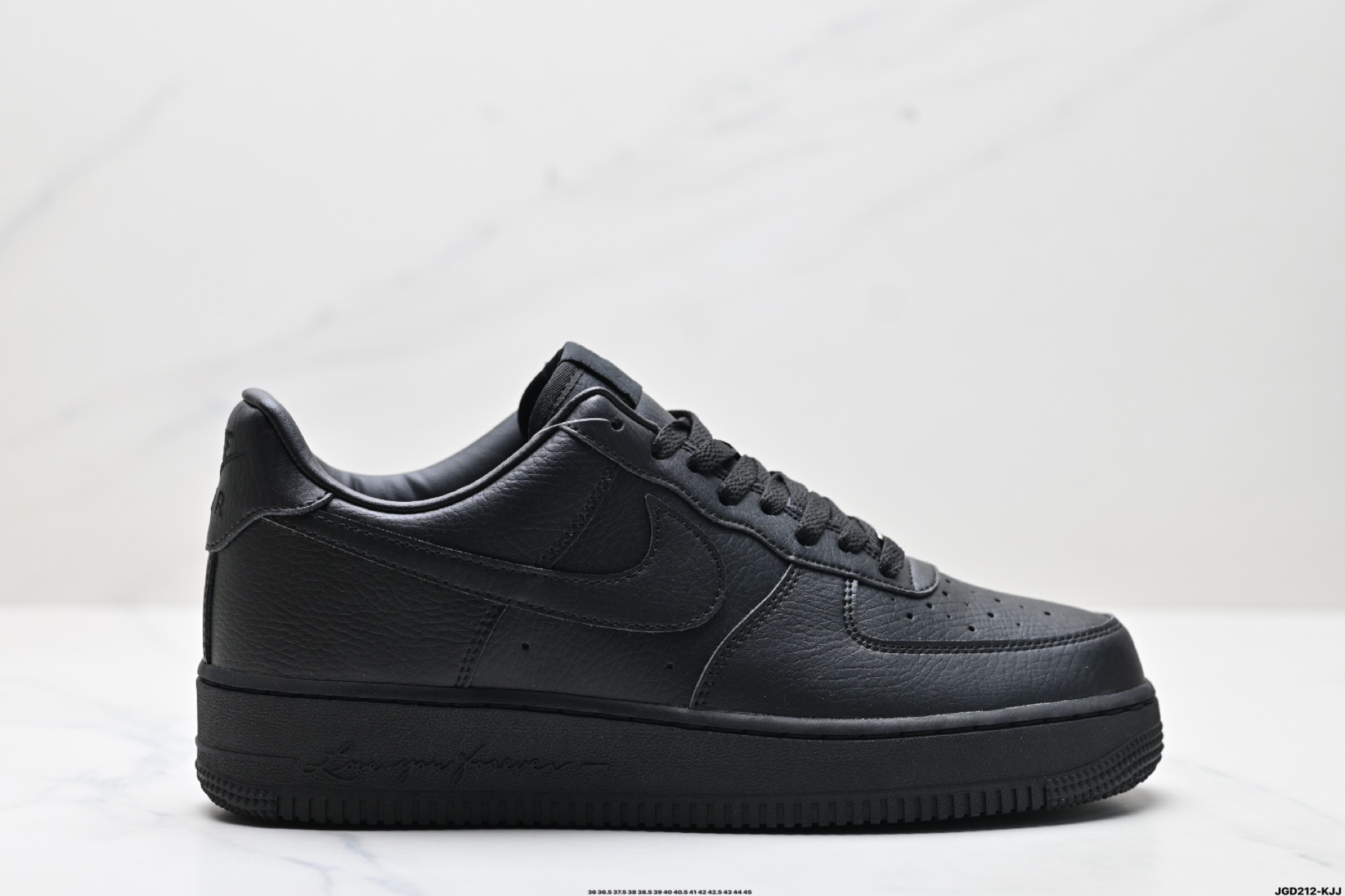 190 NIKE AIR FORCE 1‘07   CZ8065-001