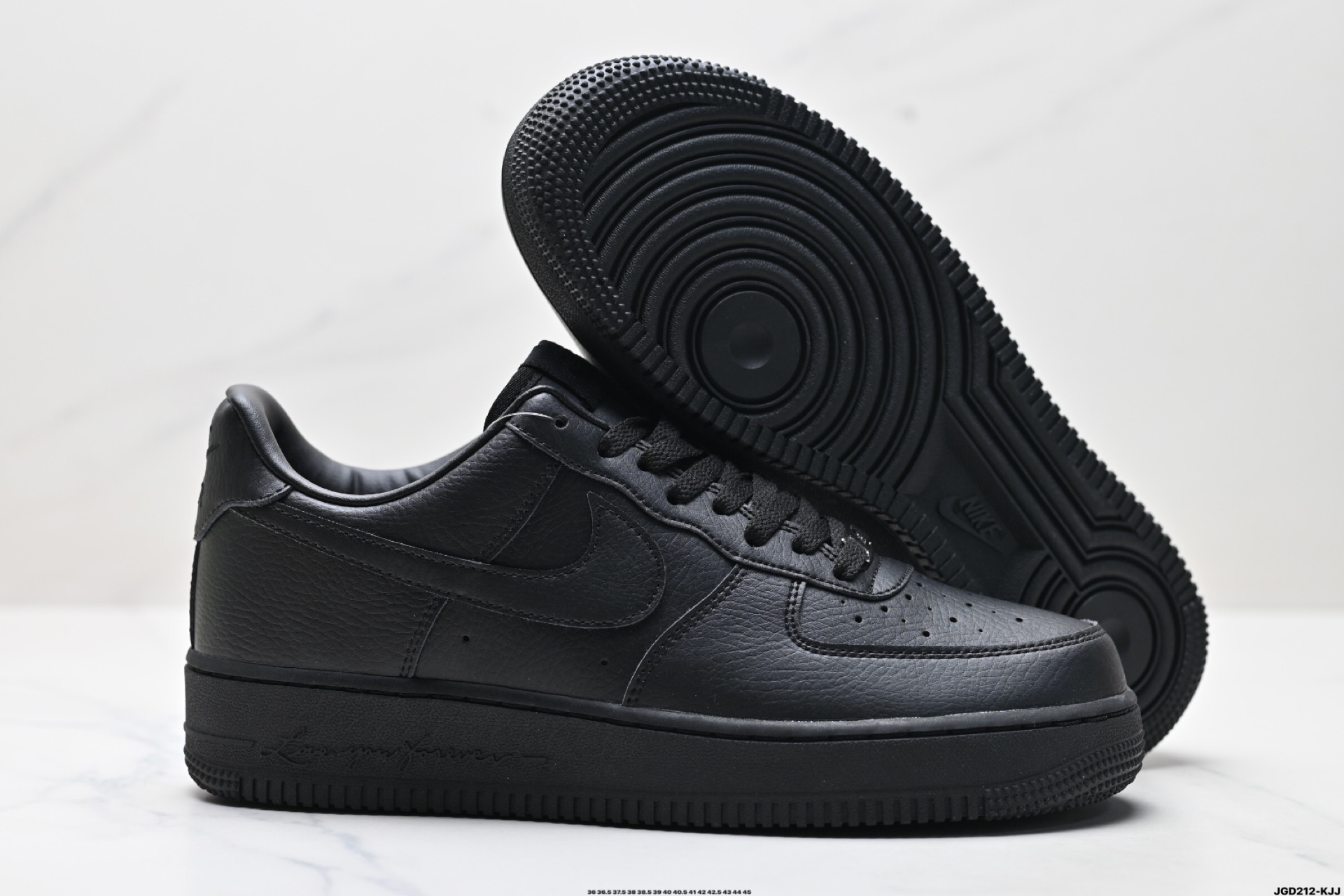 190 NIKE AIR FORCE 1‘07   CZ8065-001