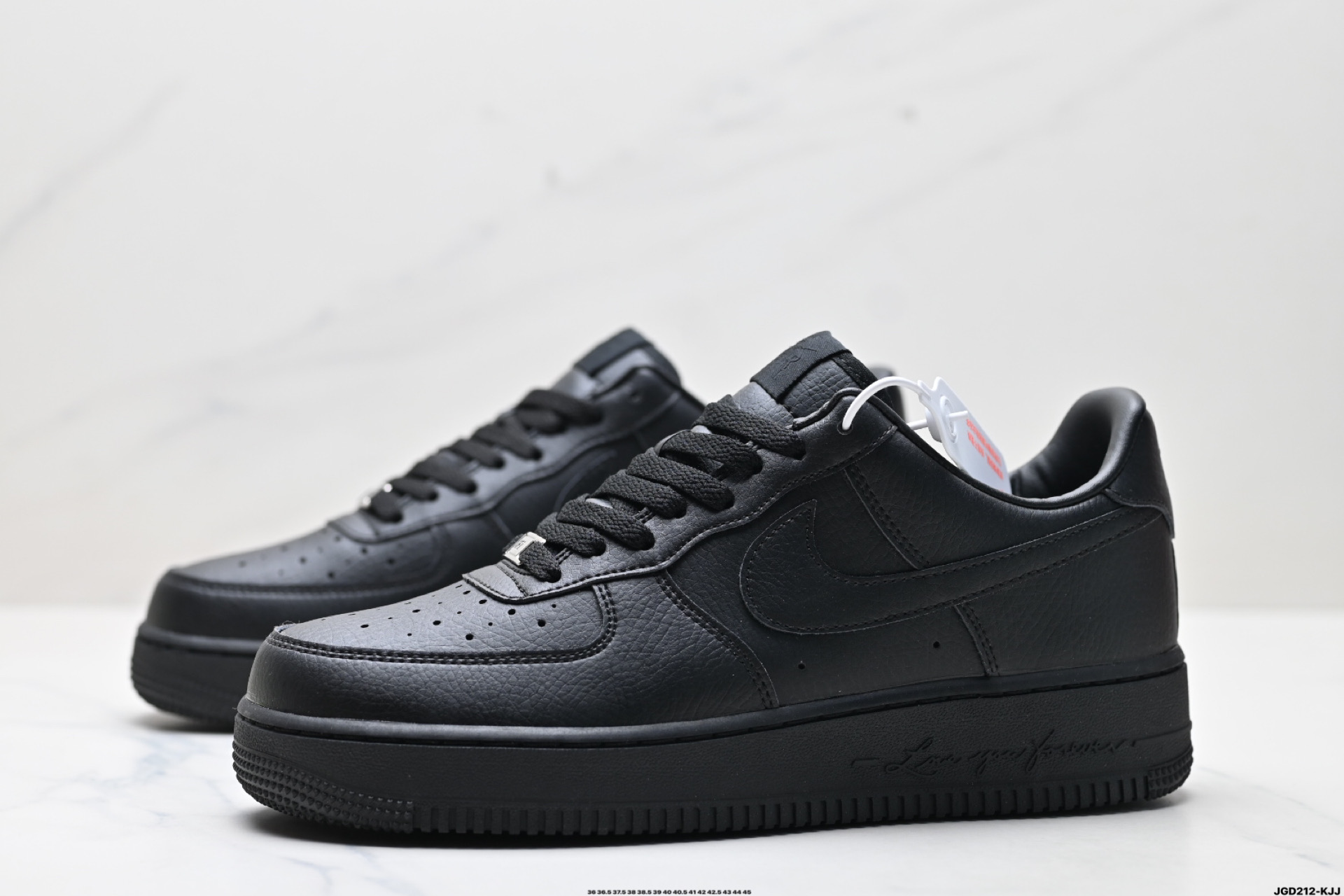 190 NIKE AIR FORCE 1‘07   CZ8065-001