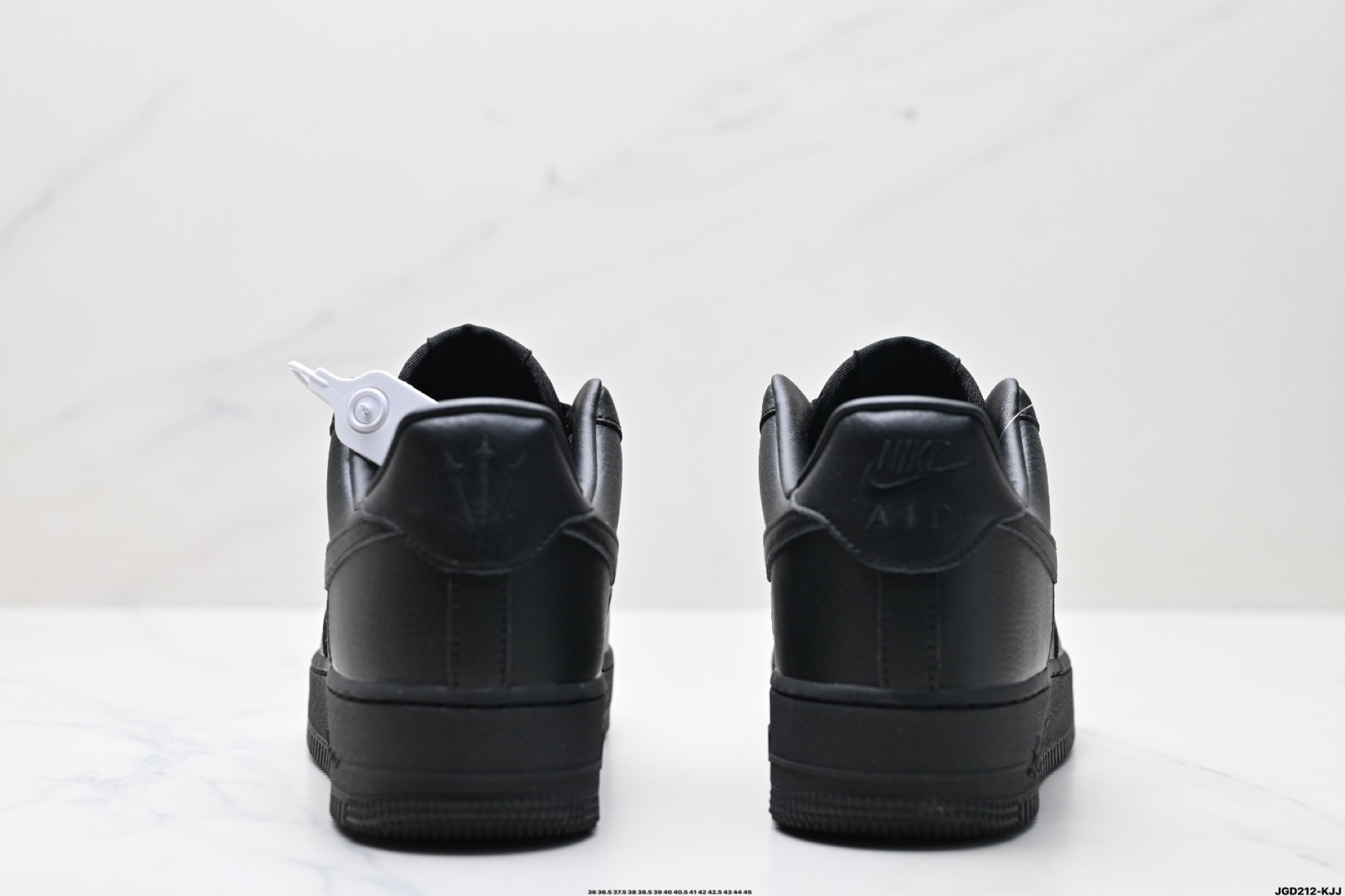 190 NIKE AIR FORCE 1‘07   CZ8065-001