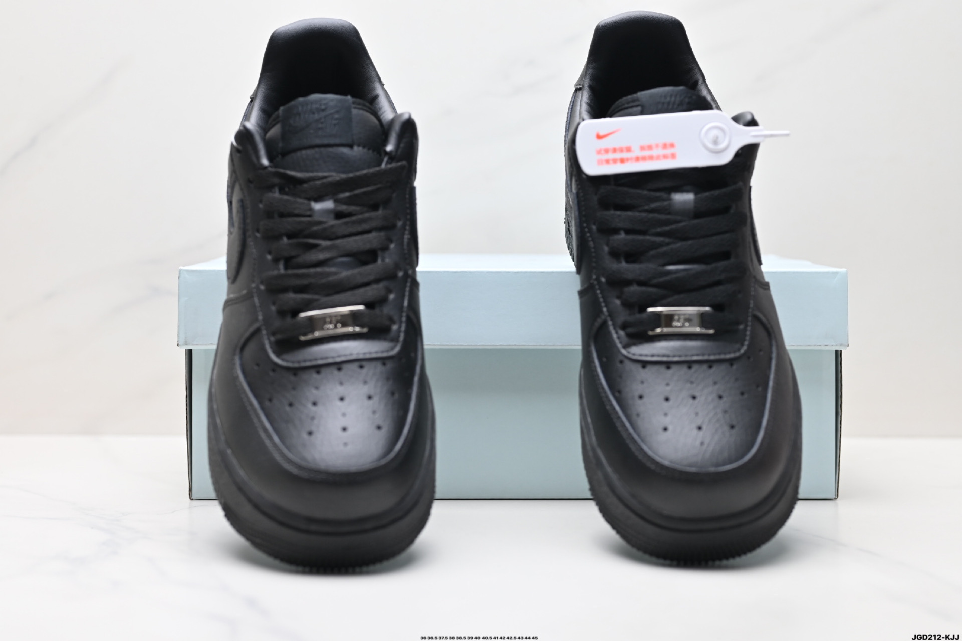 190 NIKE AIR FORCE 1‘07   CZ8065-001