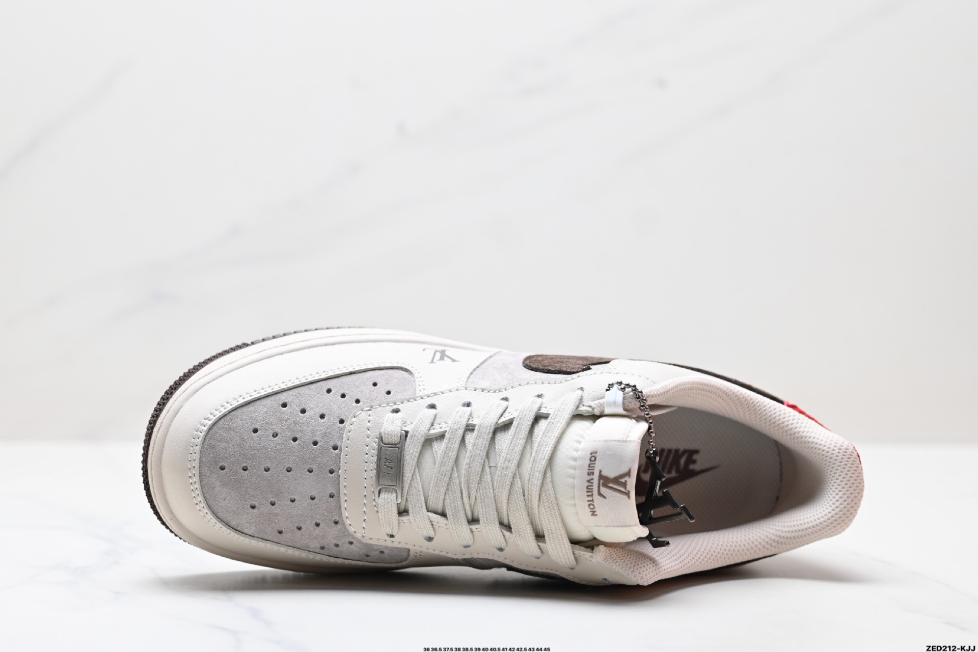 270 NIKE AIR FORCE 1‘07 LV8   XX3168-129