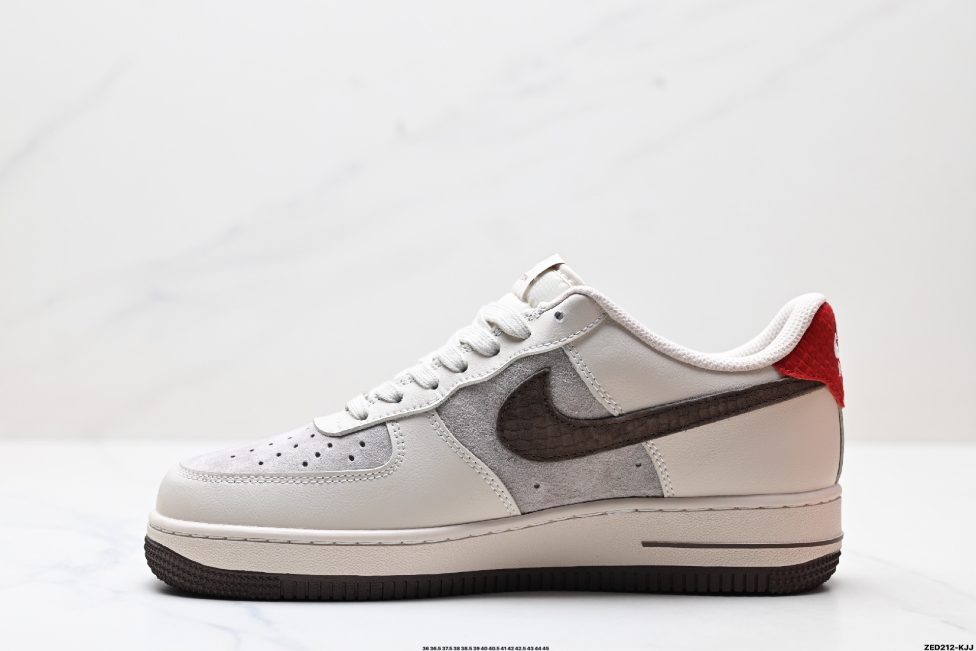 270 NIKE AIR FORCE 1‘07 LV8   XX3168-129