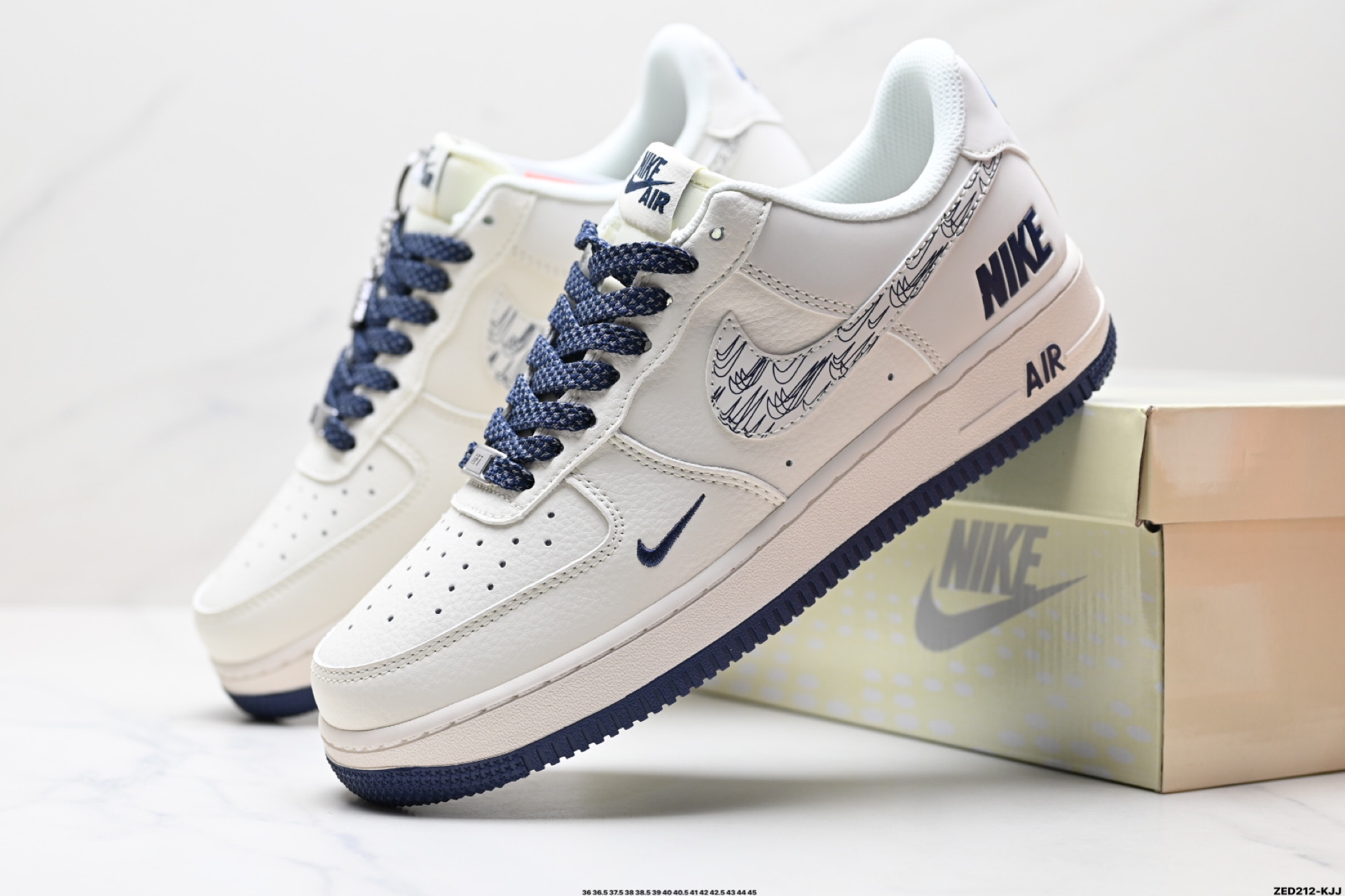 270 NIKE AIR FORCE 1‘07 LV8  HH7518-047