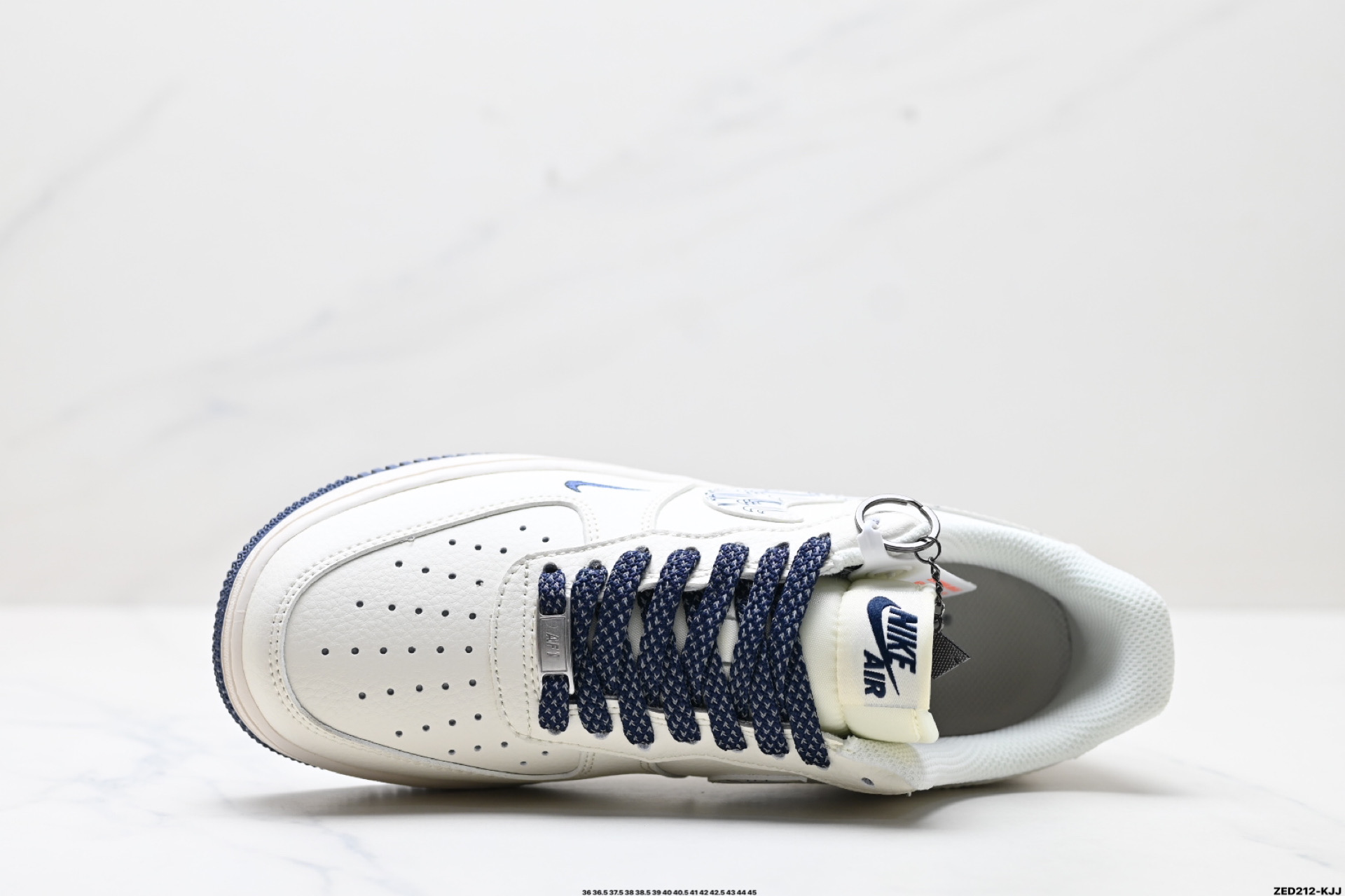 270 NIKE AIR FORCE 1‘07 LV8  HH7518-047