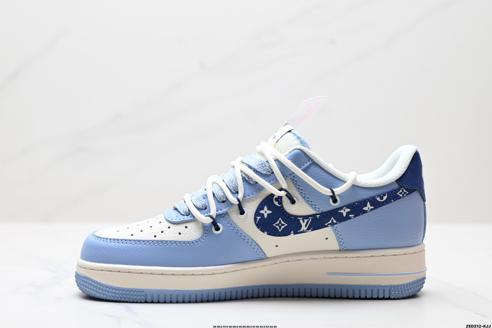 270 NIKE AIR FORCE 1‘07 LV8   DM6868-059