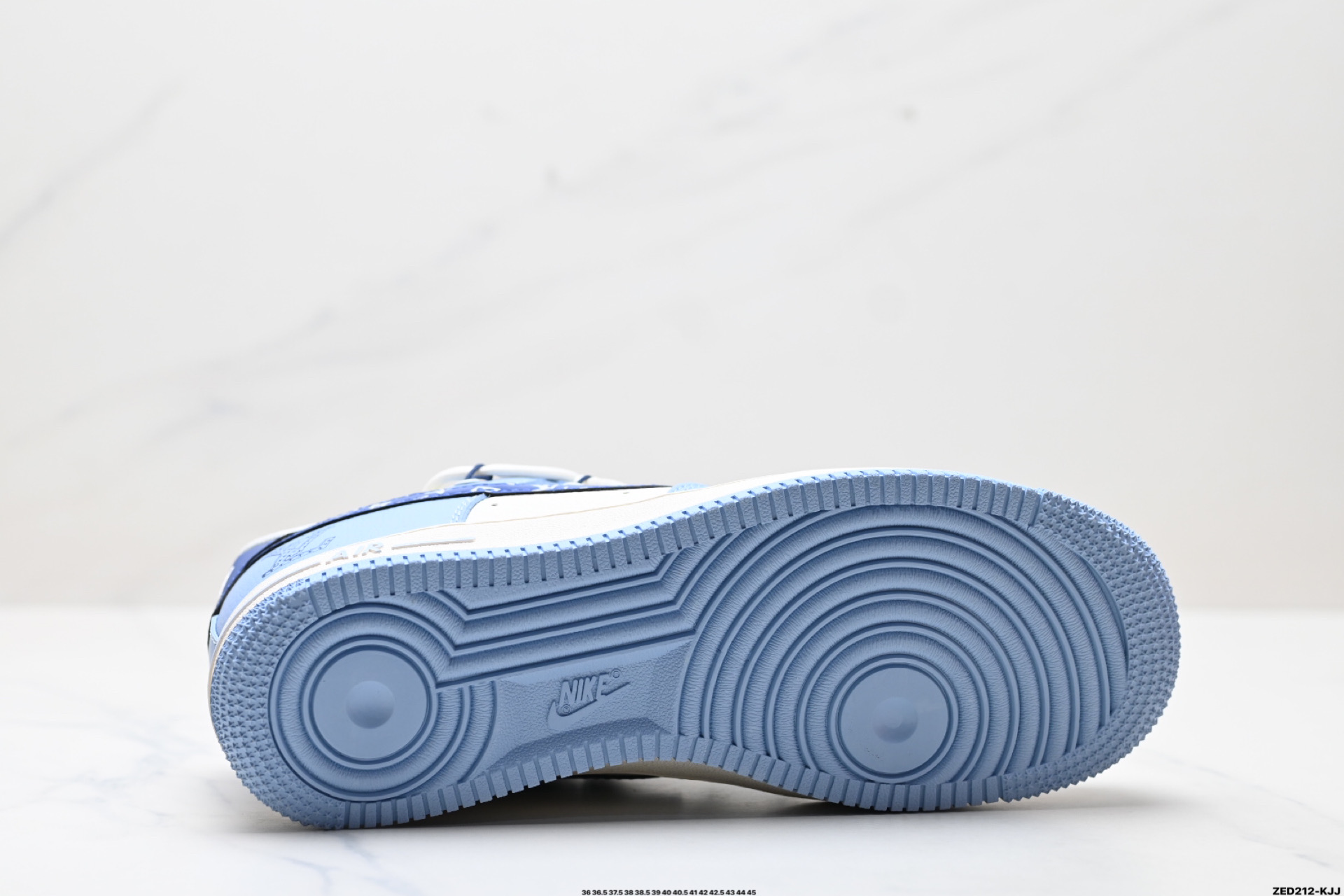 270 NIKE AIR FORCE 1‘07 LV8   DM6868-059