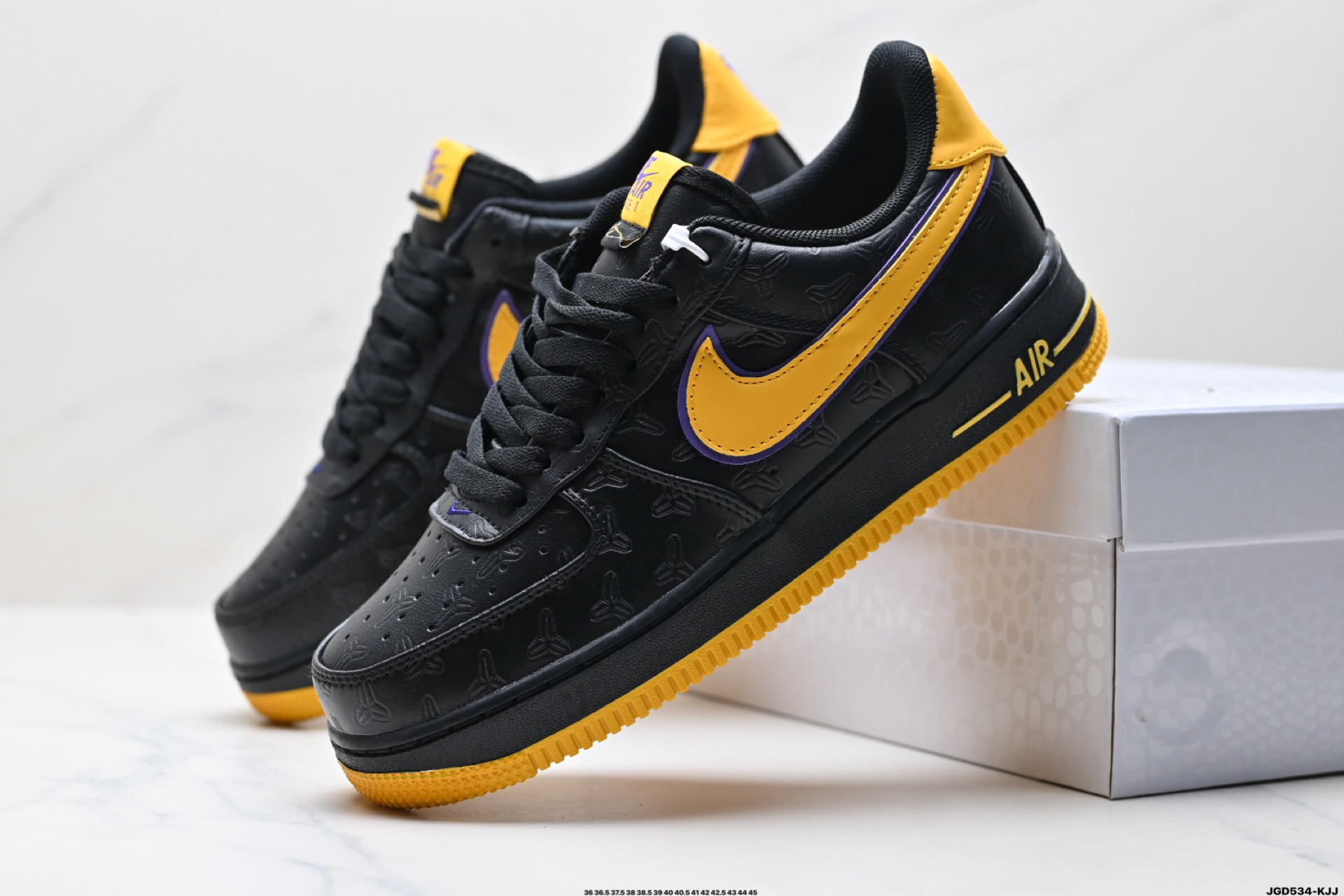 190 NIKE AIR FORCE 1‘07   HV5122-001