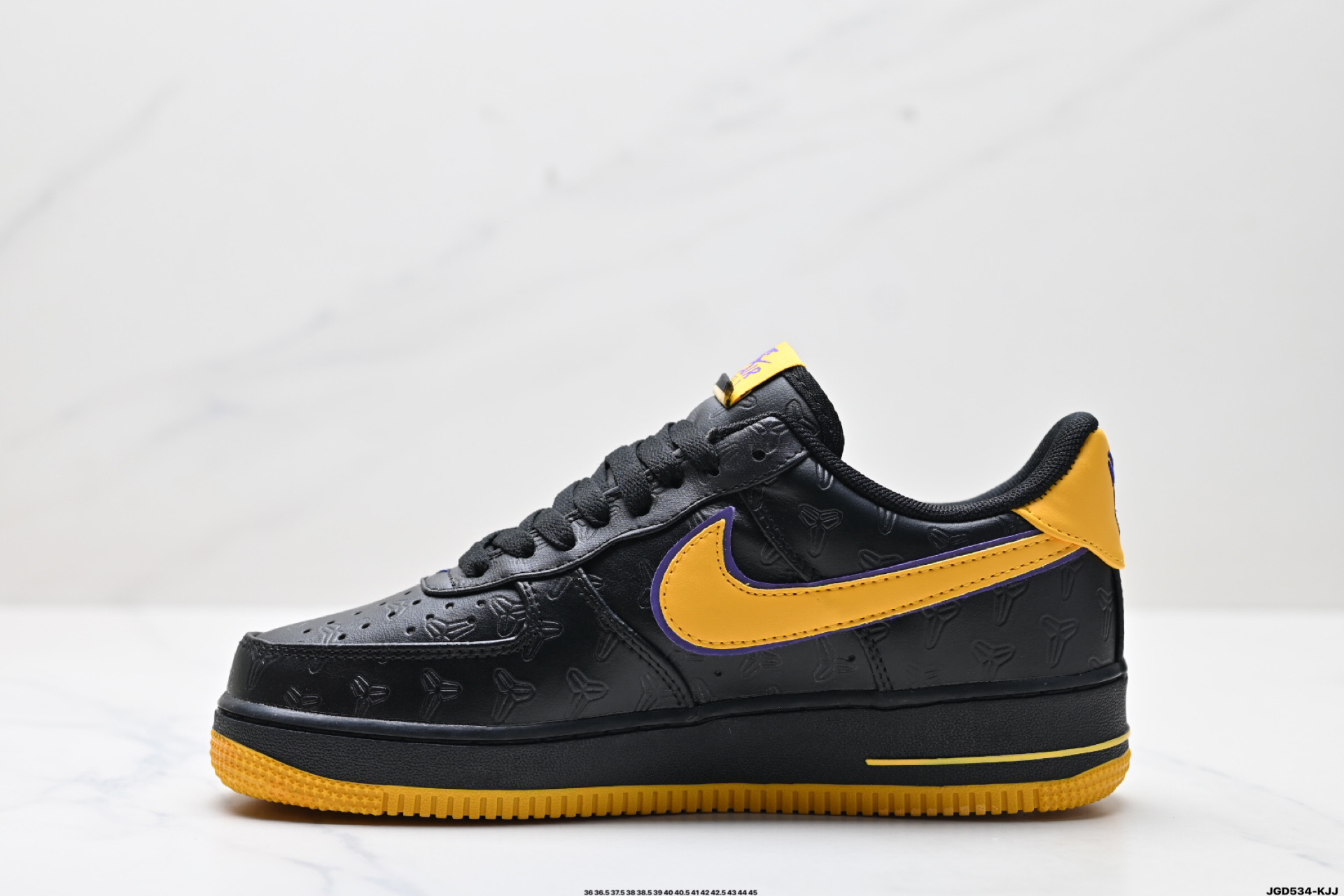 190 NIKE AIR FORCE 1‘07   HV5122-001