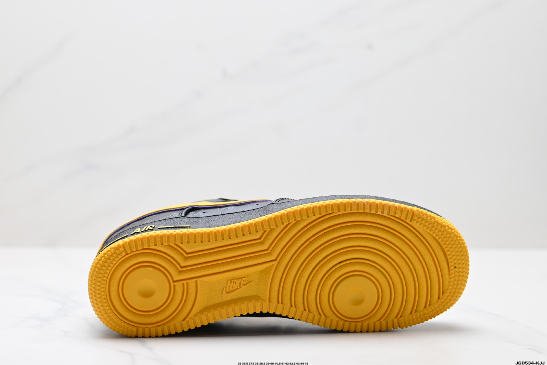 190 NIKE AIR FORCE 1‘07   HV5122-001