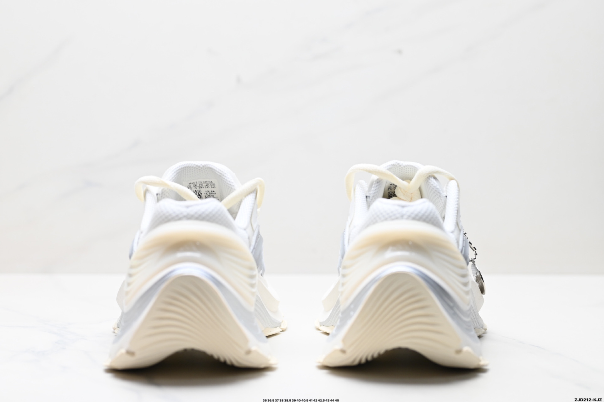 250 Adidas XLG MTW系列 舒适防滑透气 低帮 阿迪达斯 休闲跑步鞋  JR6390