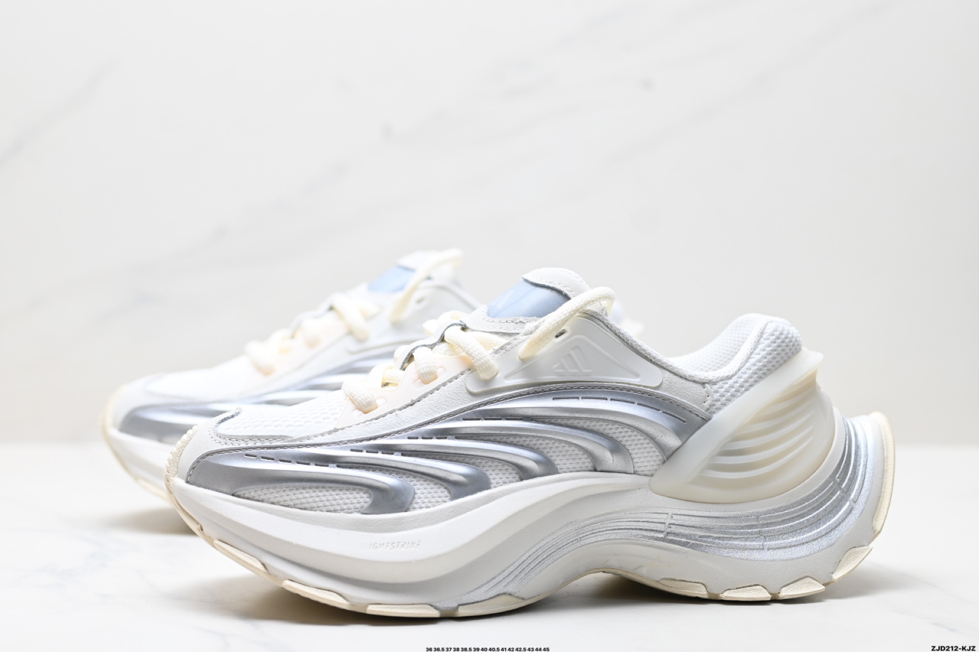 250 Adidas XLG MTW系列 舒适防滑透气 低帮 阿迪达斯 休闲跑步鞋  JR6390