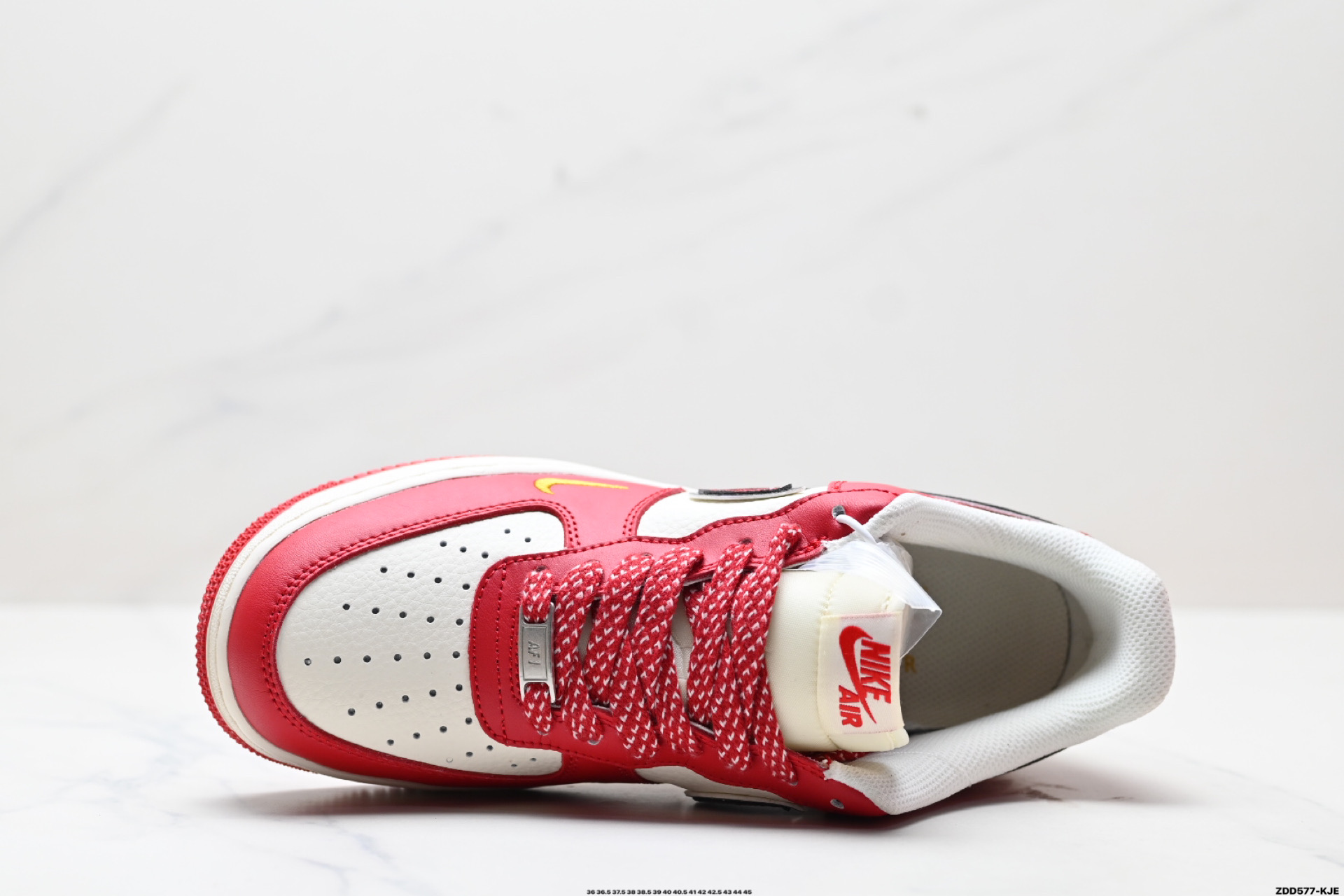 240 NIKE AIR FORCE 1‘07 LV8   QY6818-602