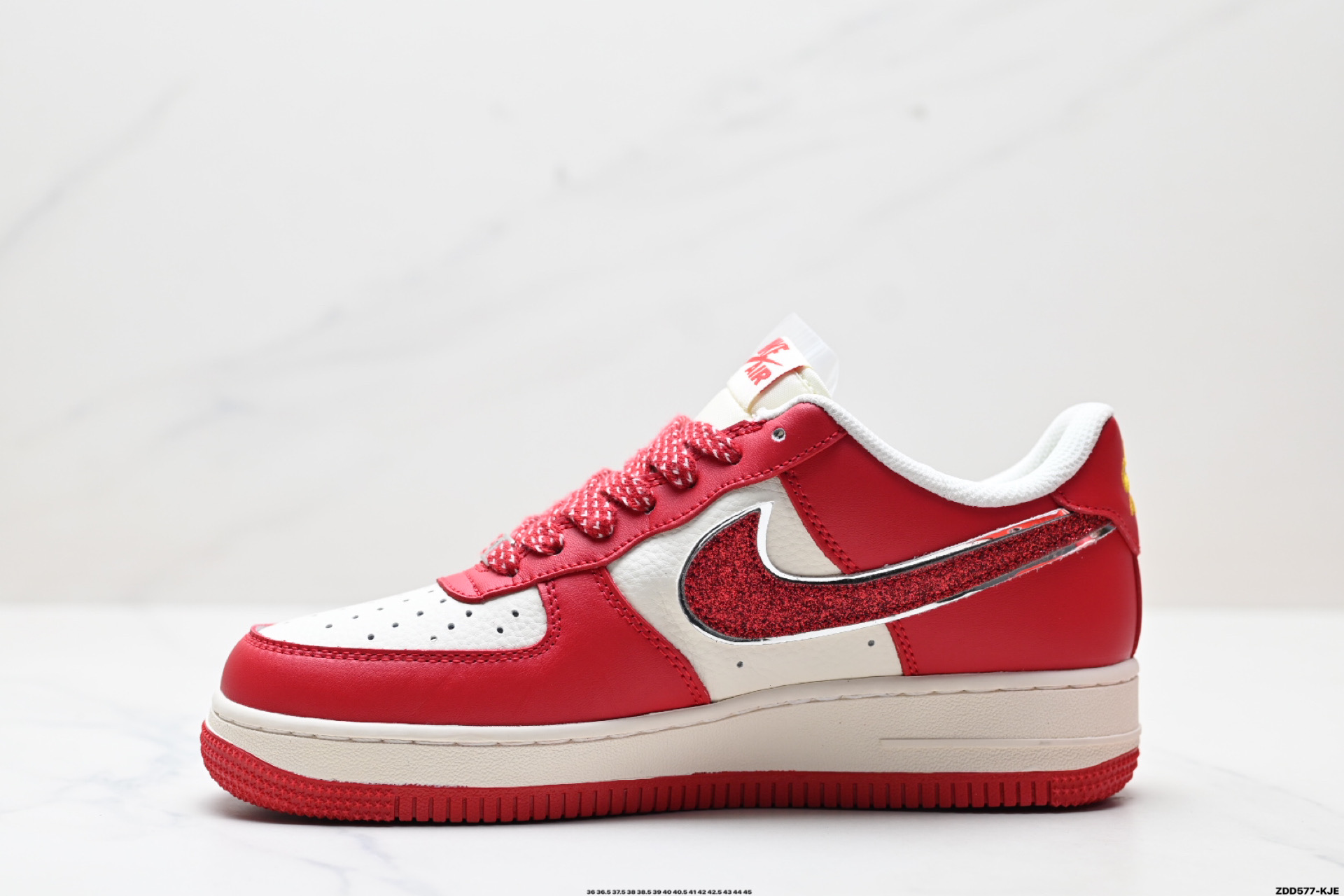 240 NIKE AIR FORCE 1‘07 LV8   QY6818-602